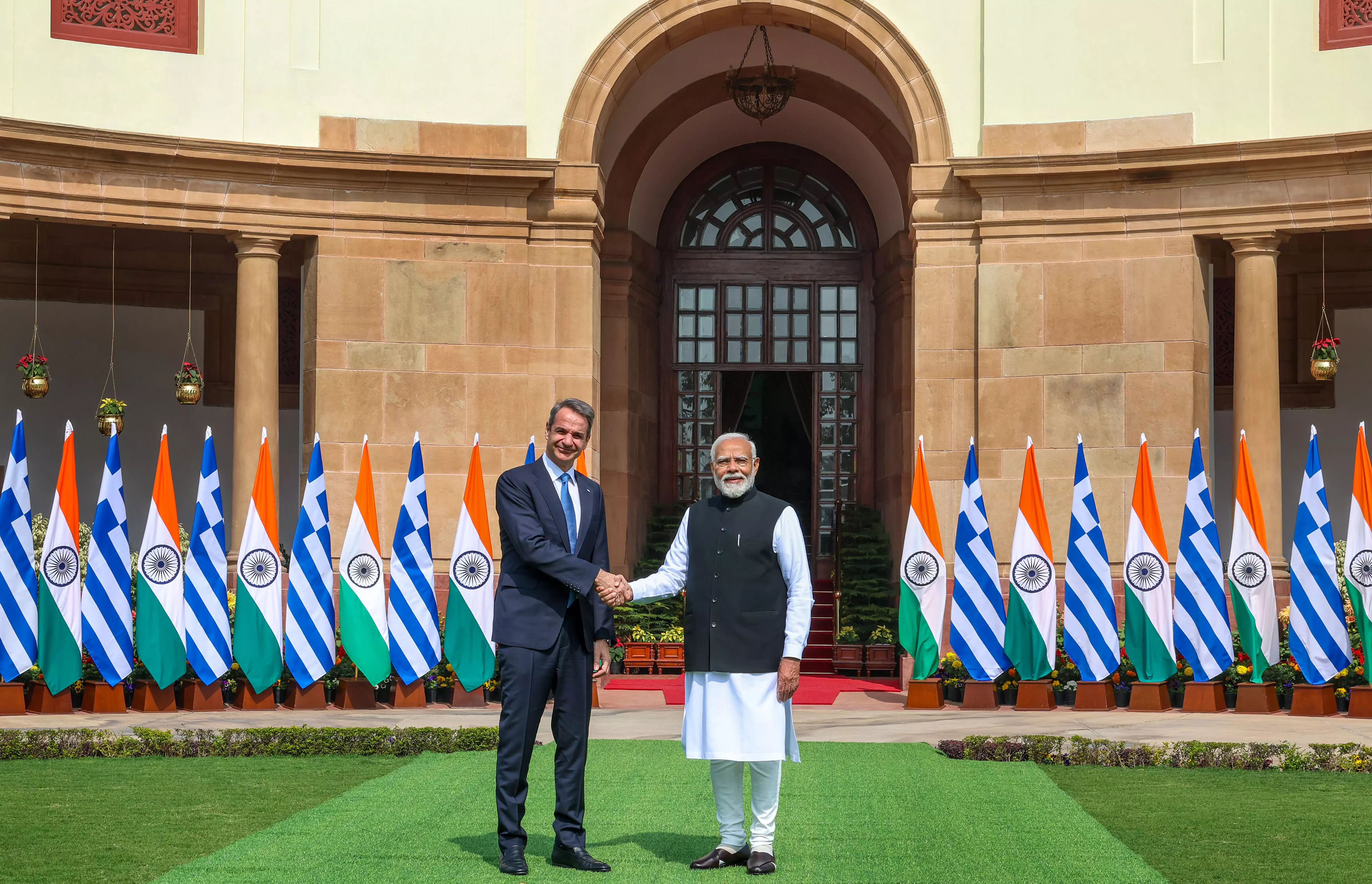 Prime Minister Narendra Modi with Prime Minister of Greece Kyriakos Mitsotakis