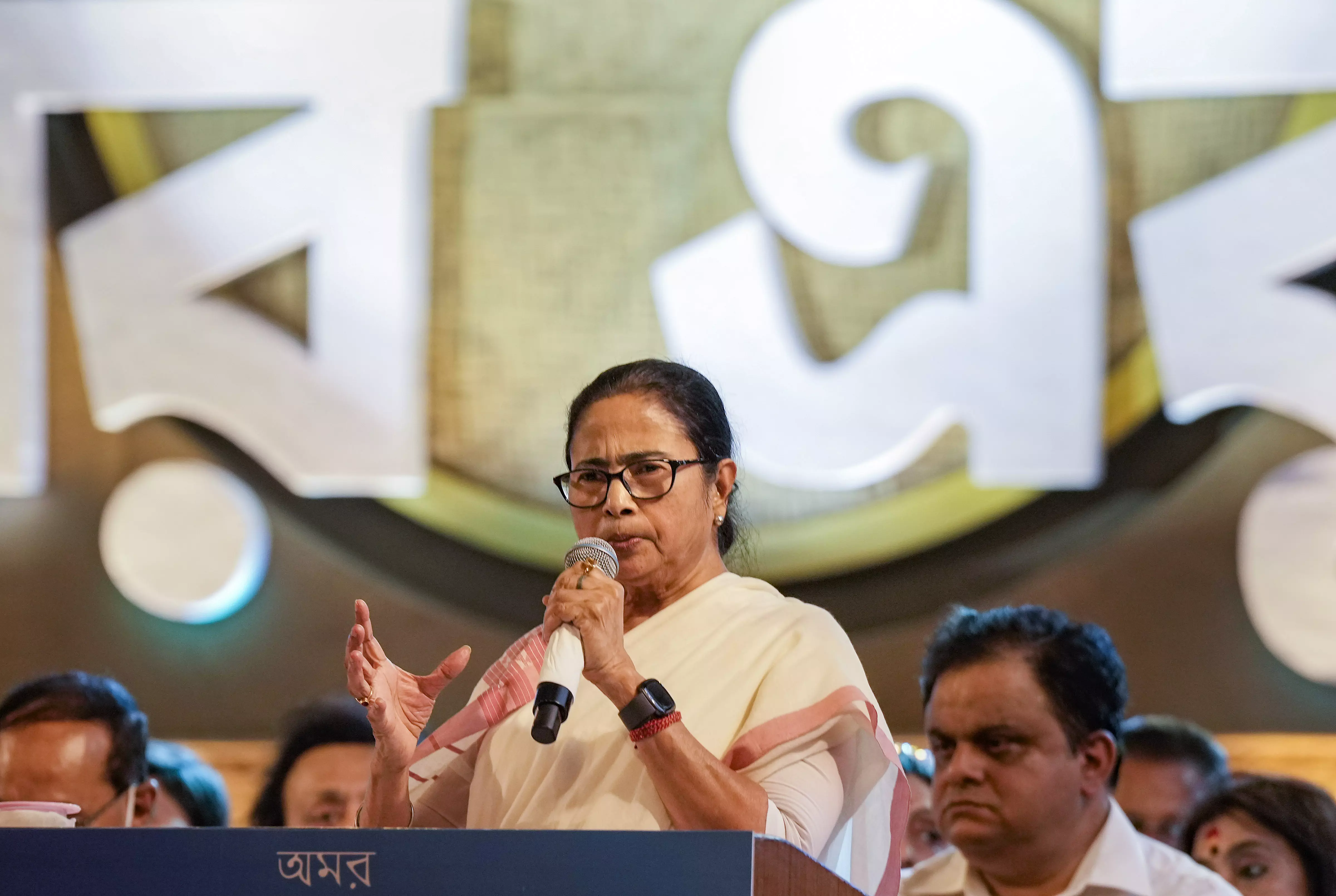 Congress resumes seat sharing talks with TMC, may get 5 seats in Bengal