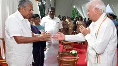Pinarayi Vijayan, Arif Mohammed Khan