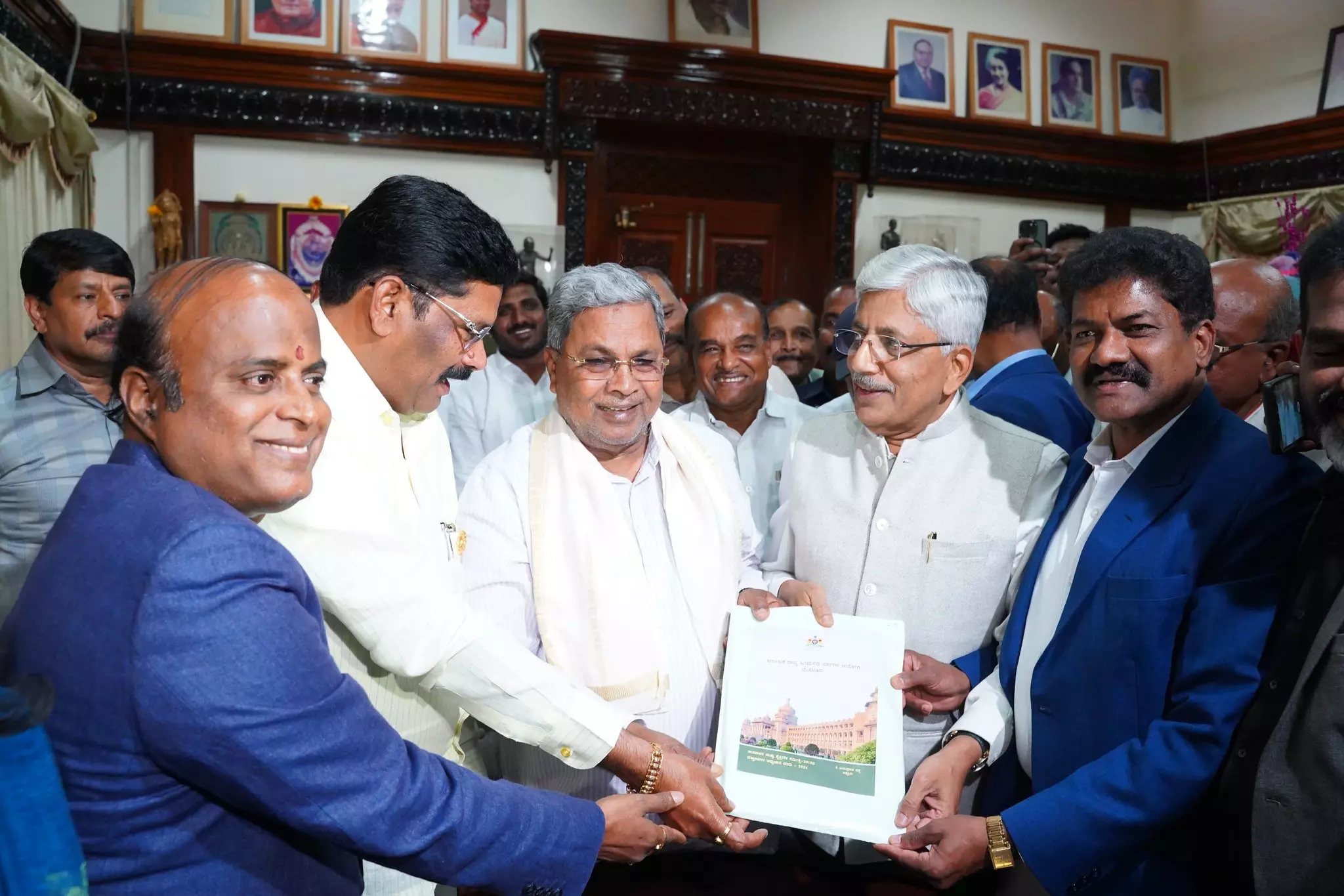 Karnataka caste census report, Siddaramaiah
