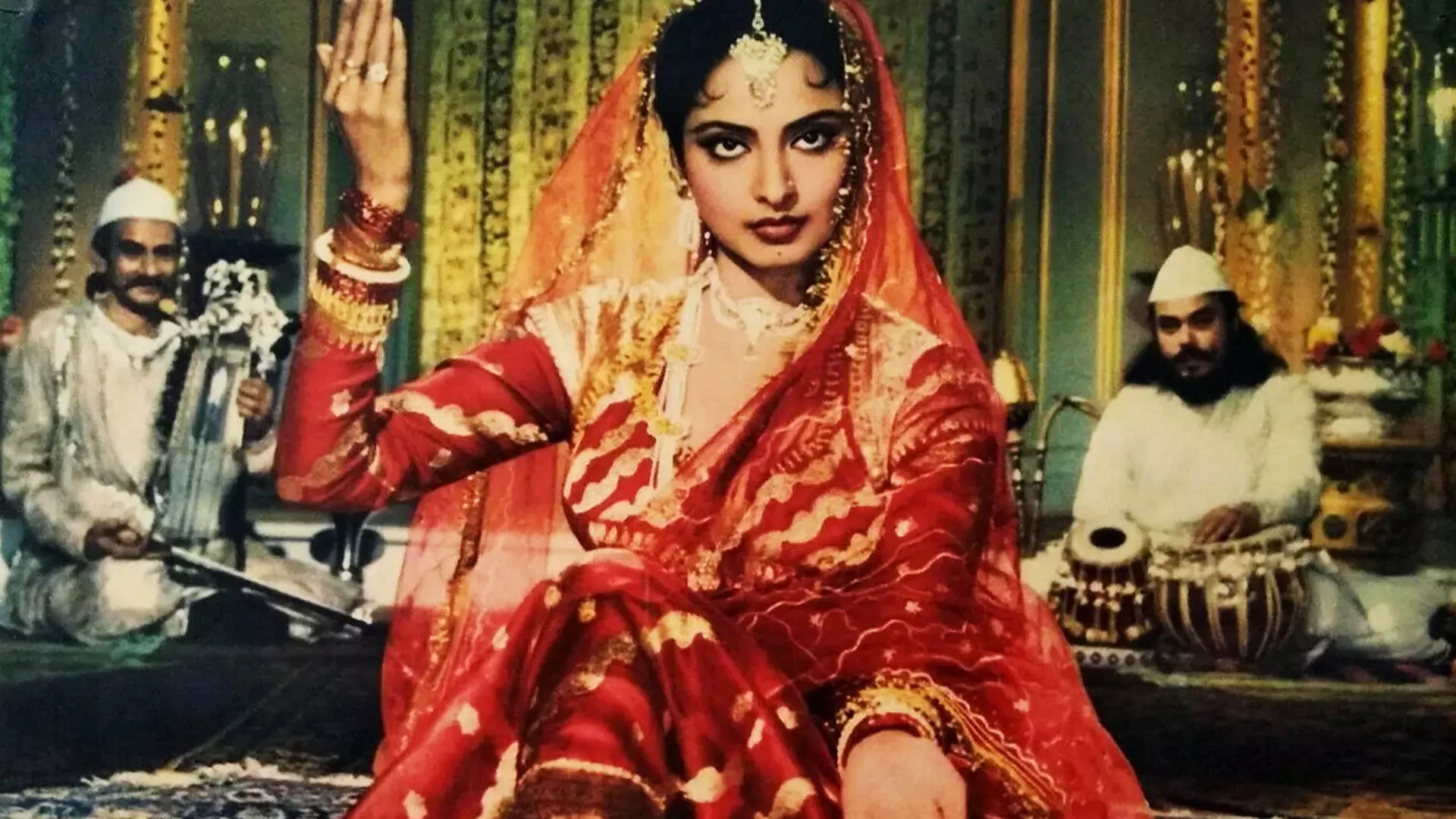Rekha as Umrao Jaan in Muzaffar Alis film Umrao Jaan.