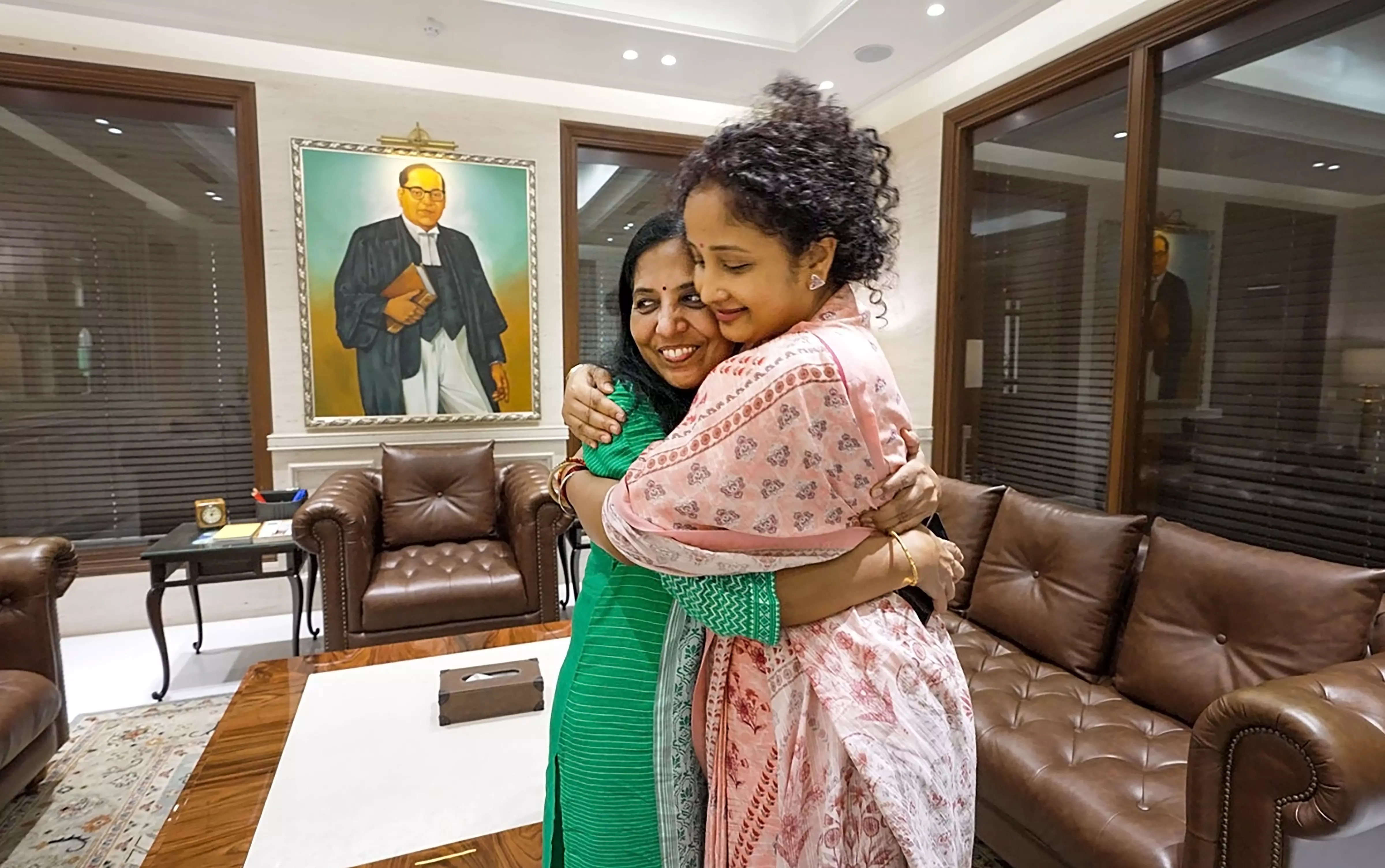 Kalpana Soren meets Sunita Kejriwal ahead of INDIA bloc rally