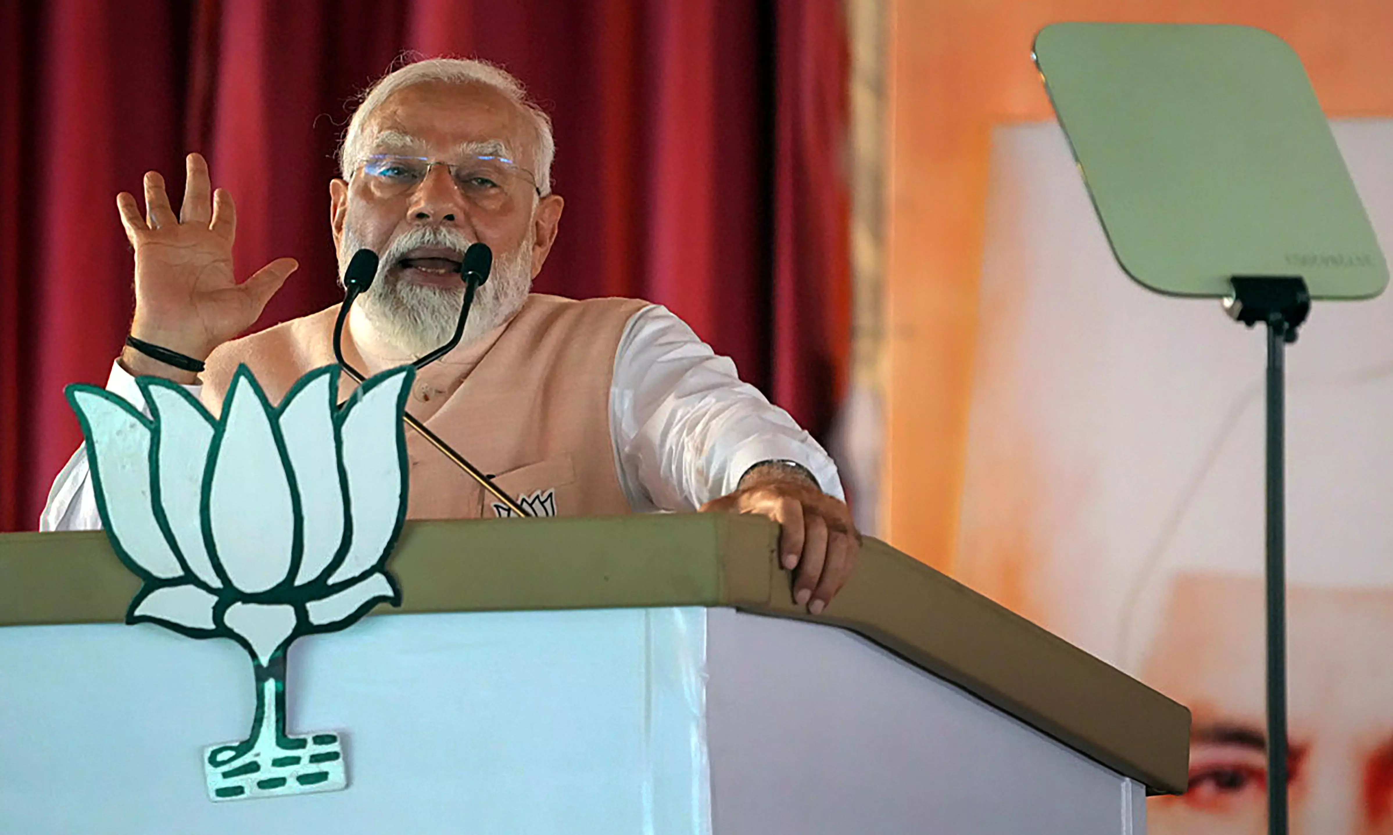 This is Modi, wont be intimidated by attacks: PM sounds LS poll bugle in UP
