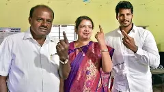 JD(S) leader Kumaraswamy and wife have assets worth ₹217.21 crore; she is richer