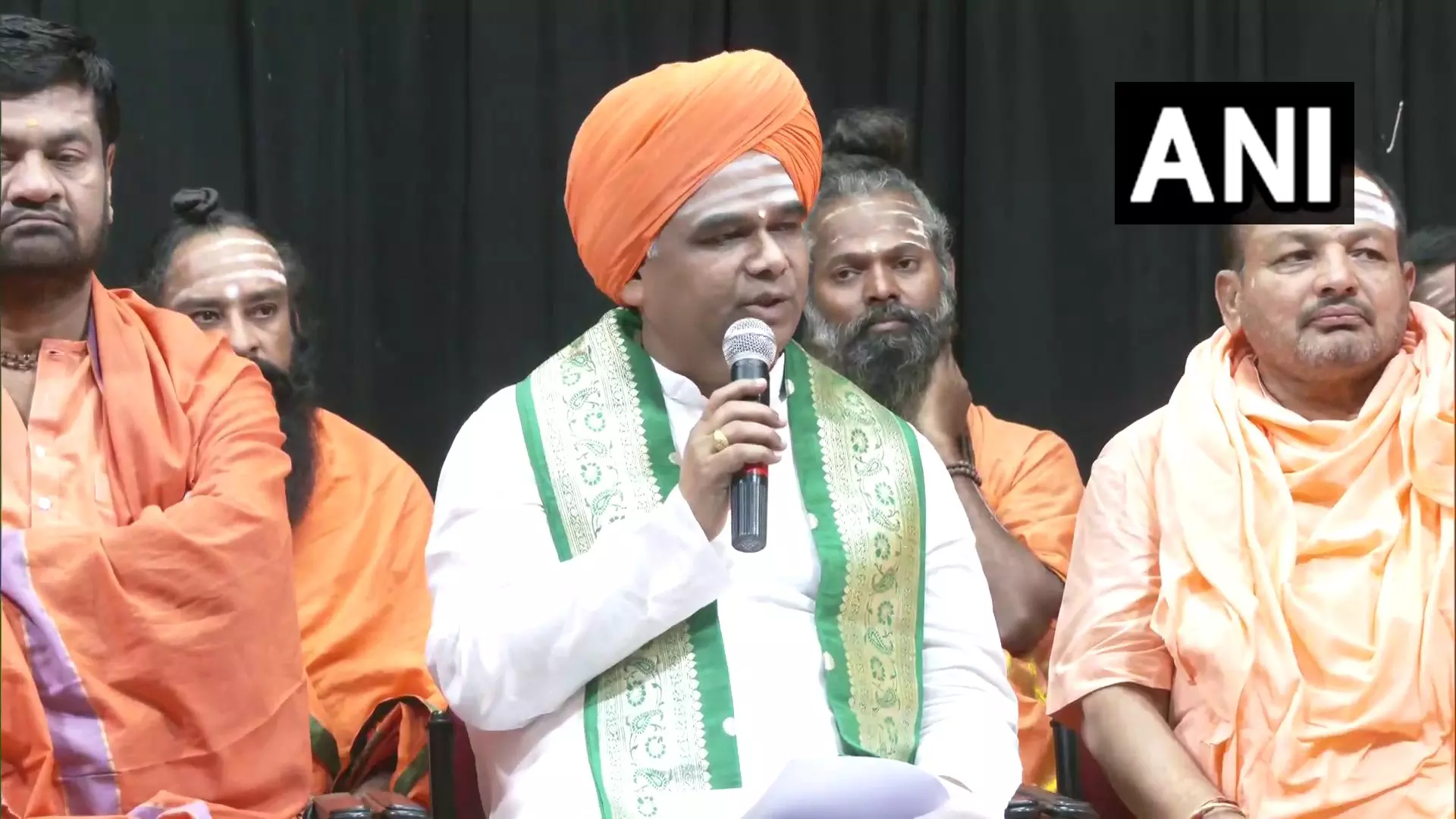 There should be dharma in politics: Lingayat seer to contest against Pralhad Joshi