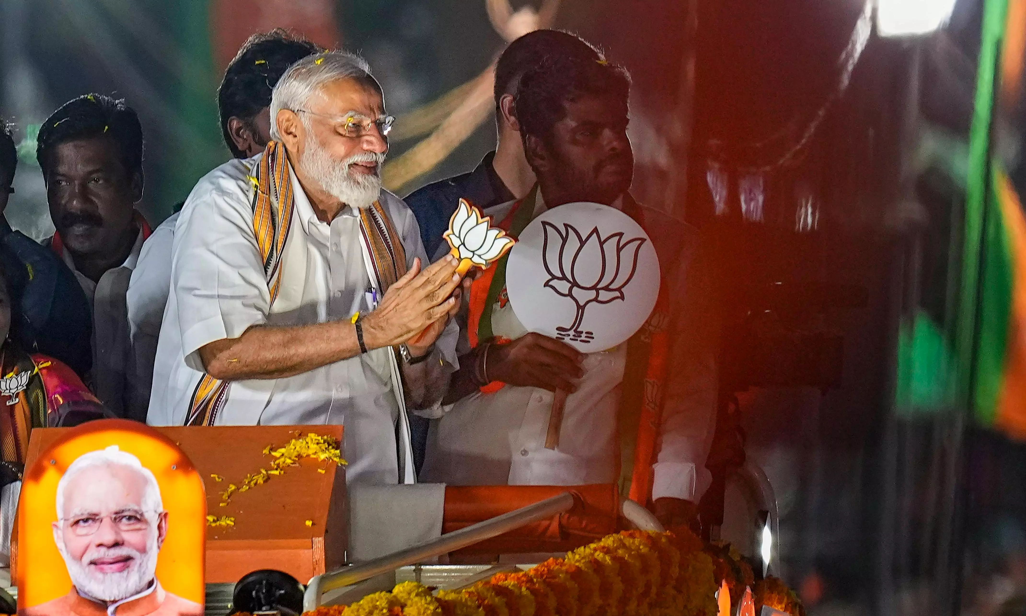 Lok Sabha polls: PM Modi holds roadshow in Chennai
