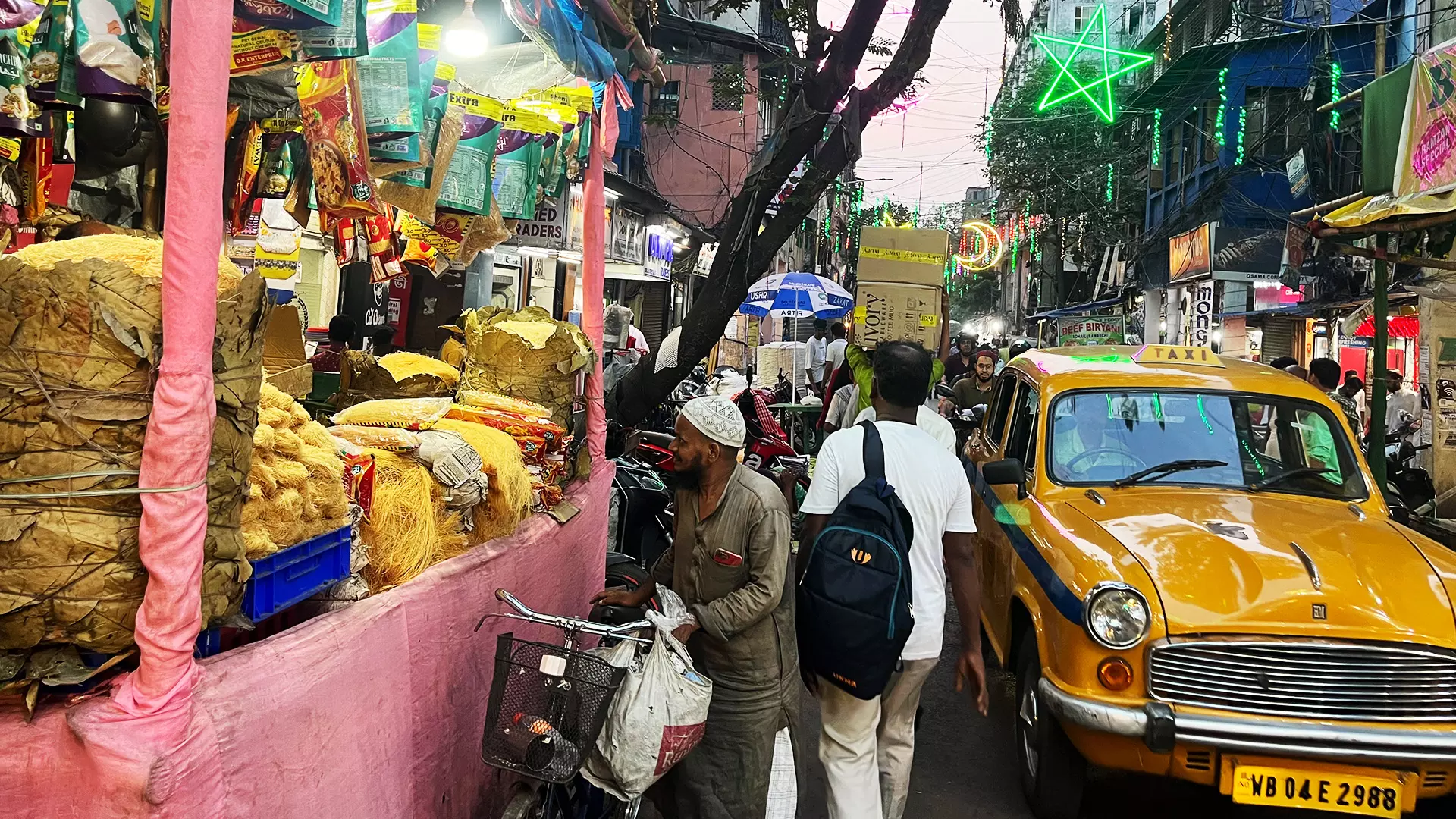 Though it was initially developed as a residential area, today Zakaria Street is one of the busiest commercial hubs of the city, particularly known for restaurants serving delectable Mughal cuisines.
