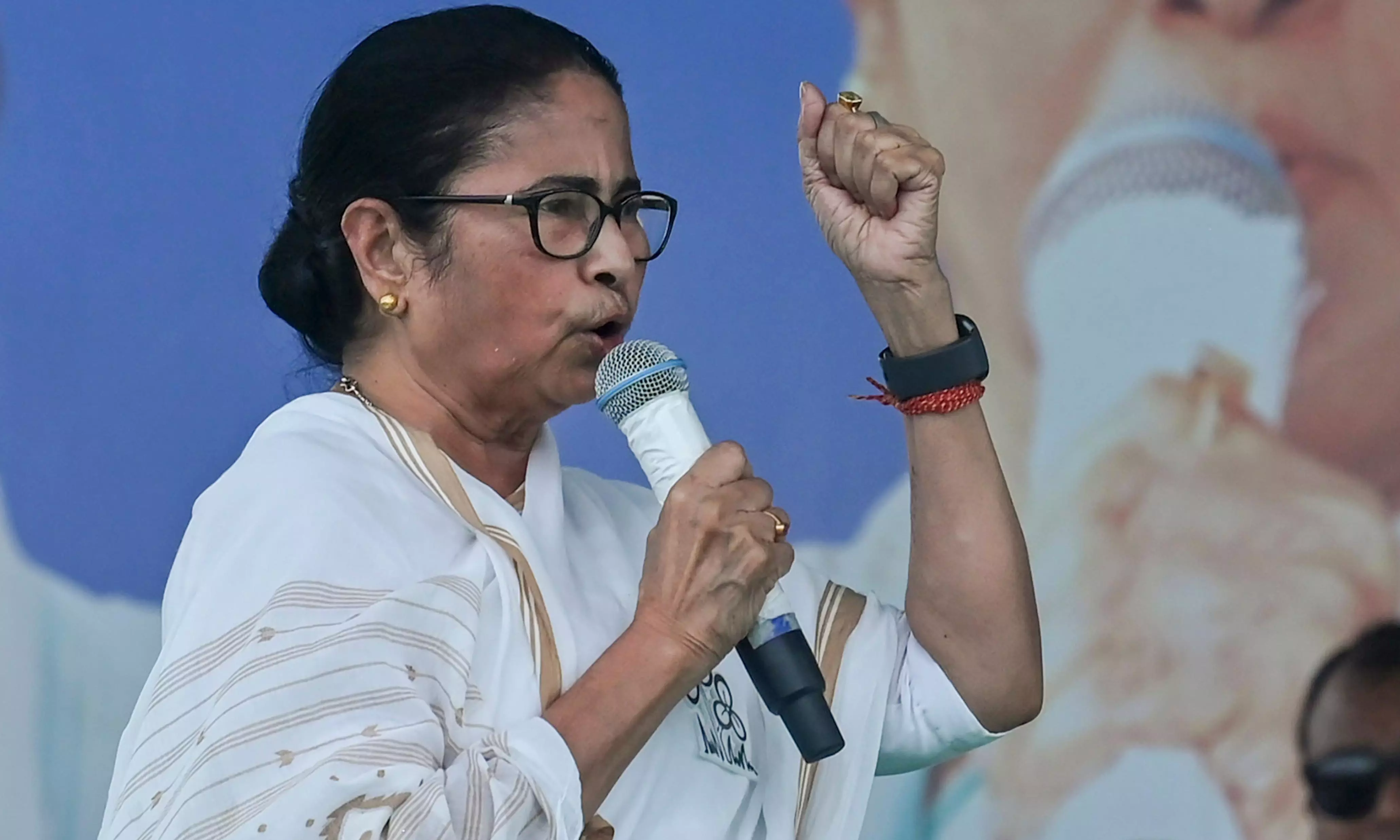 Mamata: Central agencies not aiding drinking water projects, 50 lakh suffering