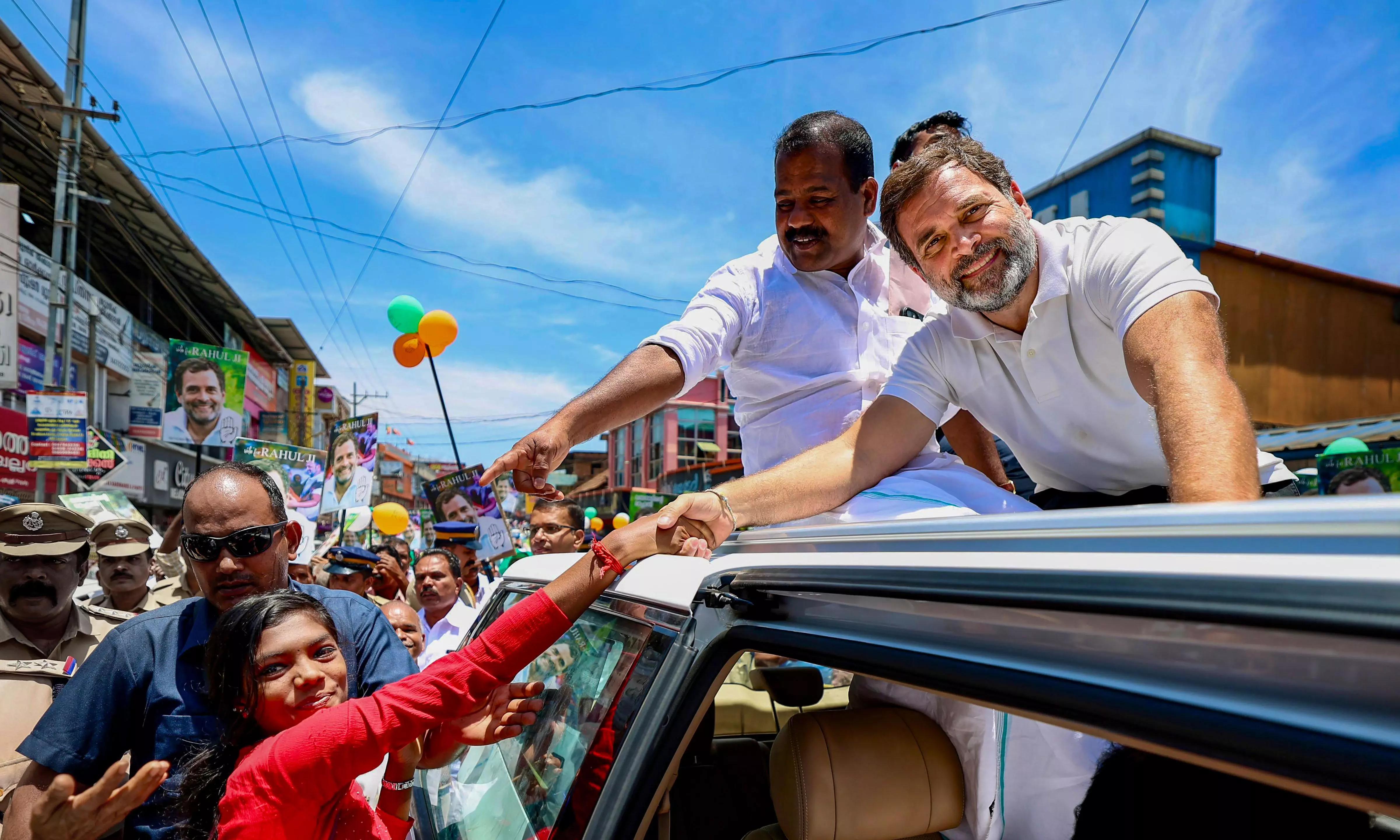 Rahul praises Wayanads beauty, says he has plans to invite Sonia to visit place