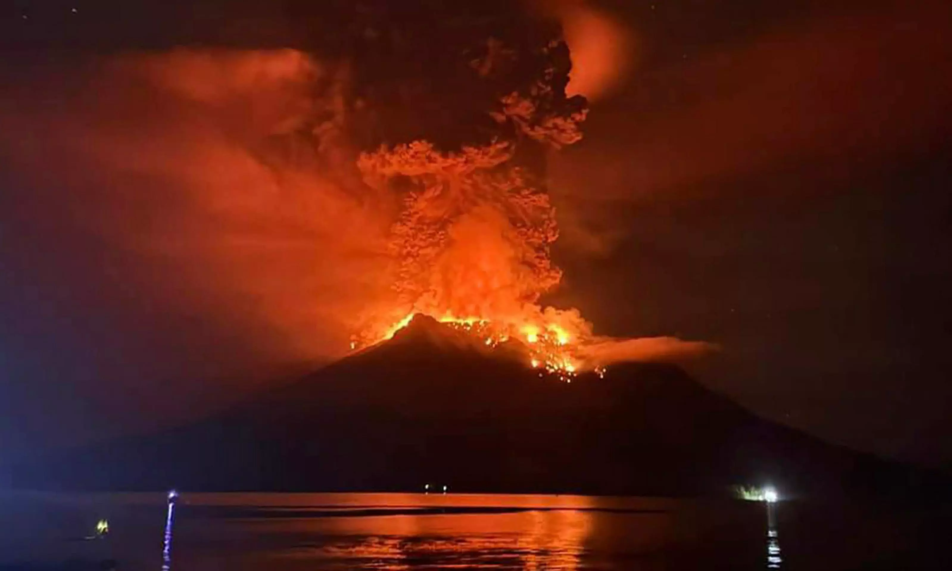 Tsunami alert after Indonesia volcano erupts, thousands told to leave