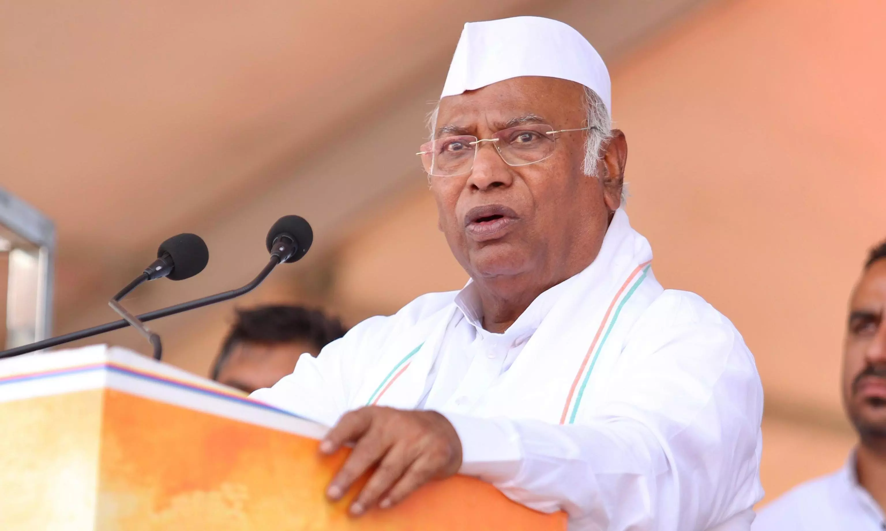 Constitution will be scrapped, democracy will end if Modi-Shah voted to power: Kharge