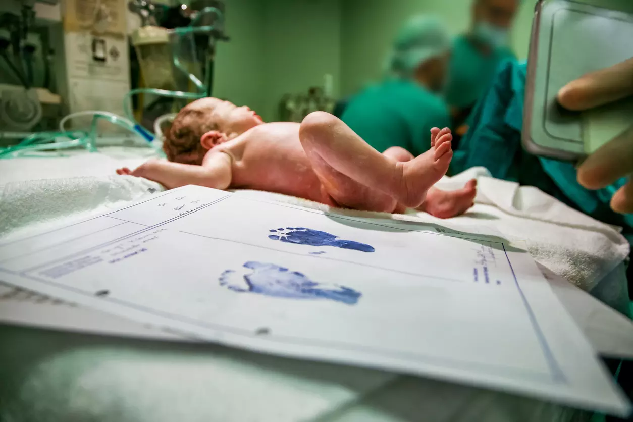 Newborn Baby, hospital, birth room, foot steps, Childbirth, Labor - Childbirth, Cesarean Section.