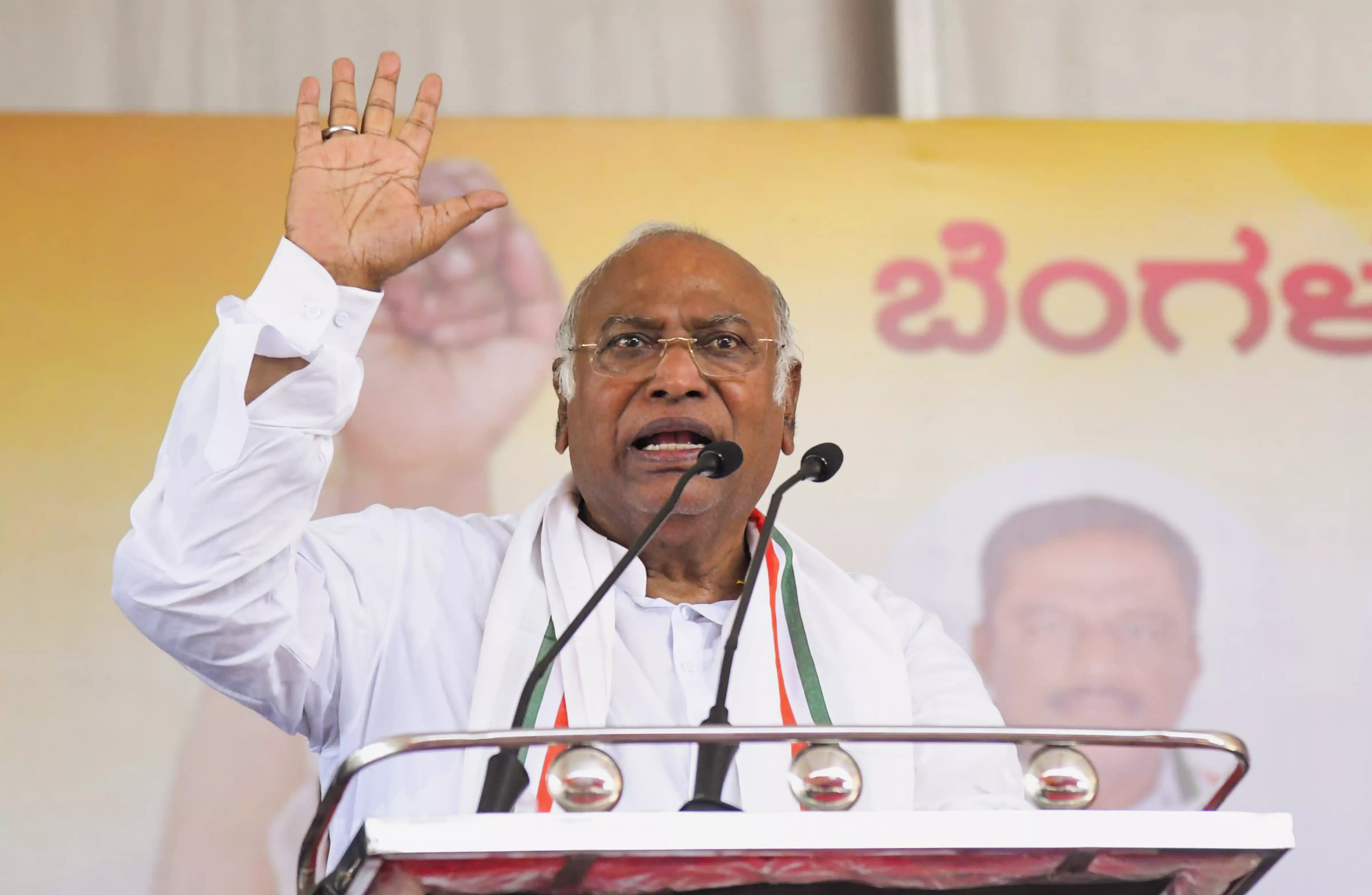 Kharge alleges link between Modi’s ‘400 paar’ call and aim to change Constitution