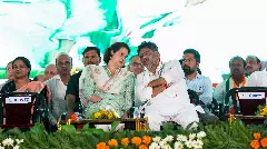 Priyanka Gandhi, DK Shivakumar