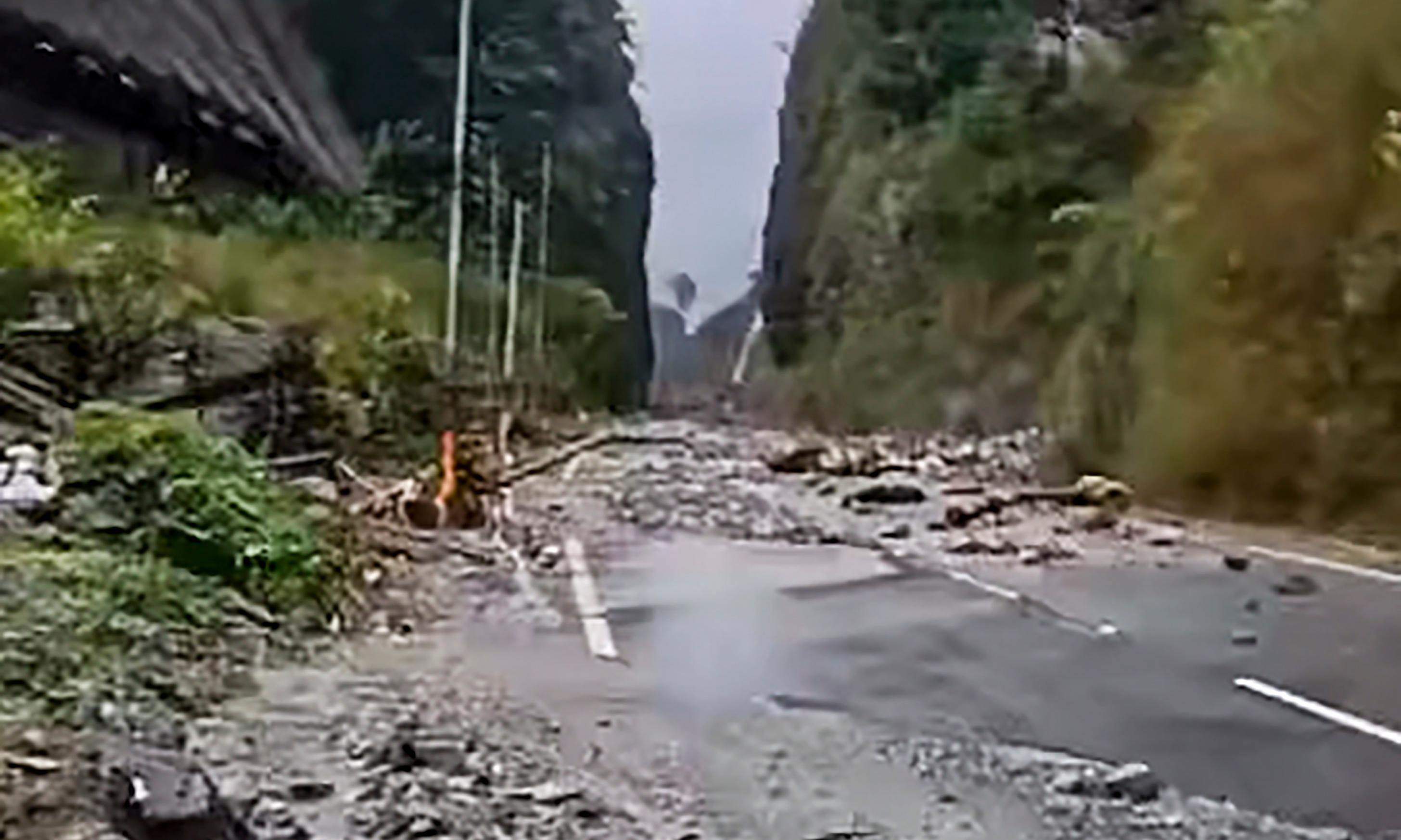 Two men missing hik vancuover christmas 2025