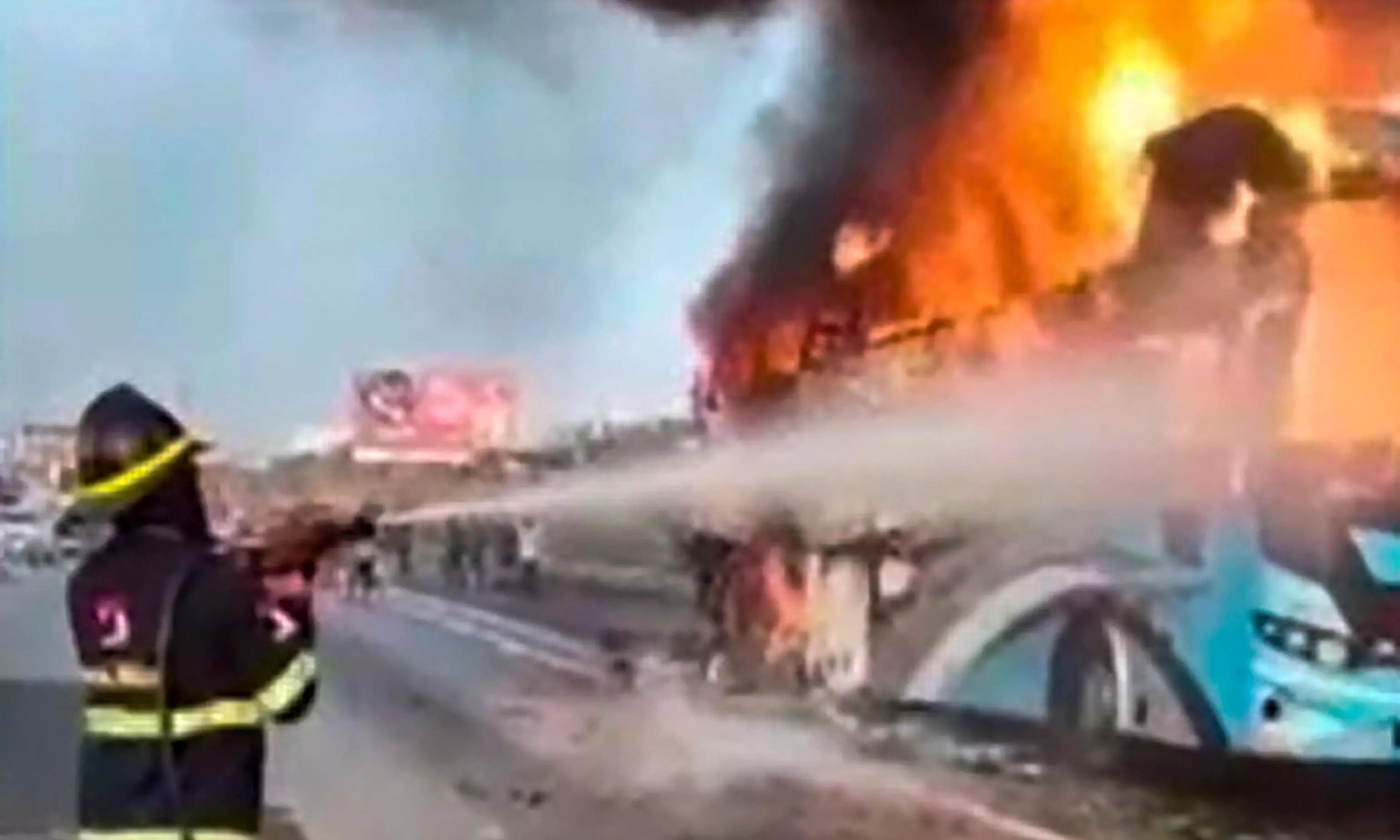 Passengers escape unhurt after bus catches fire on Mumbai–Pune Expressway