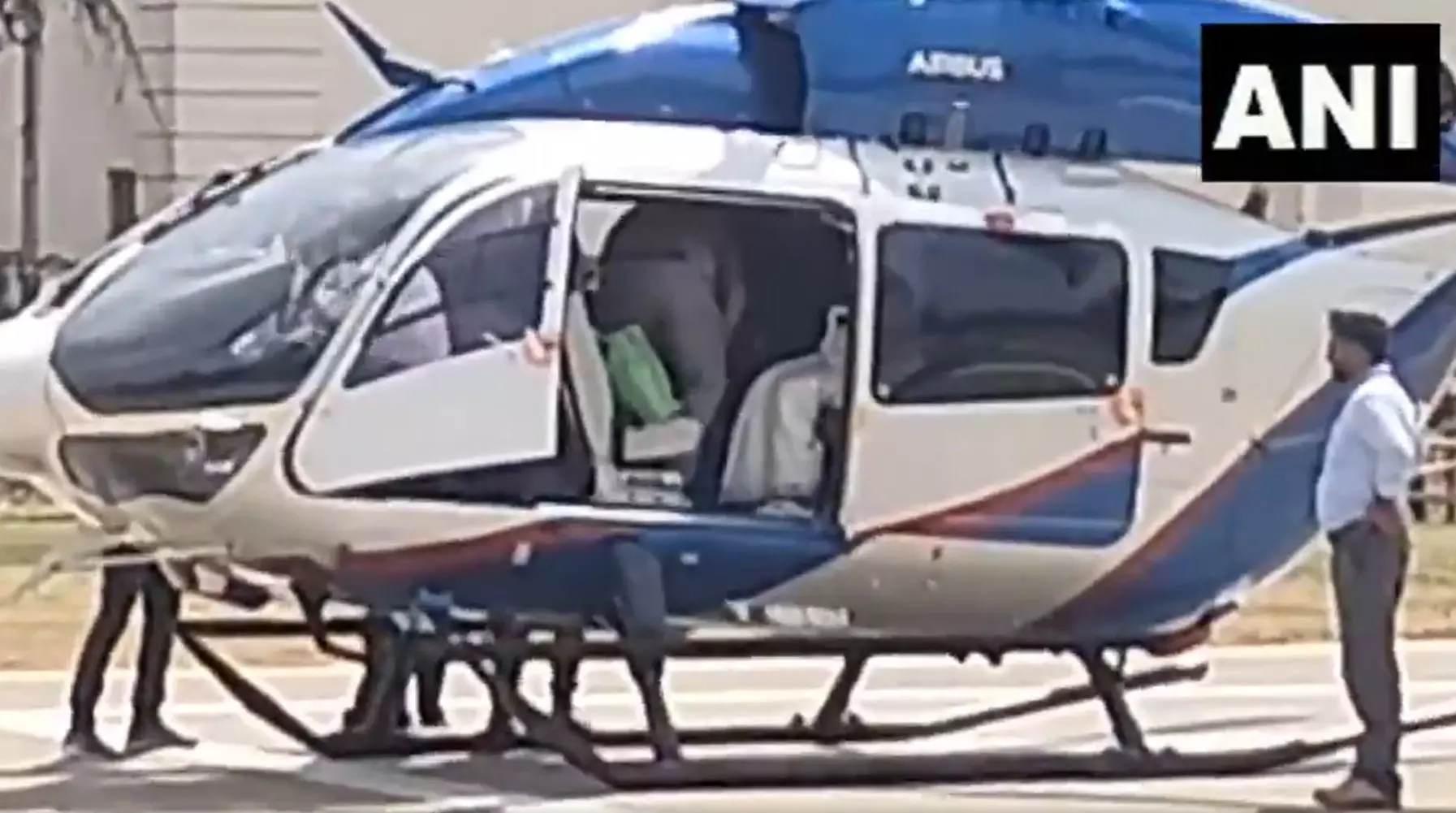 Mamata trips and falls while boarding helicopter on way to Kulti rally