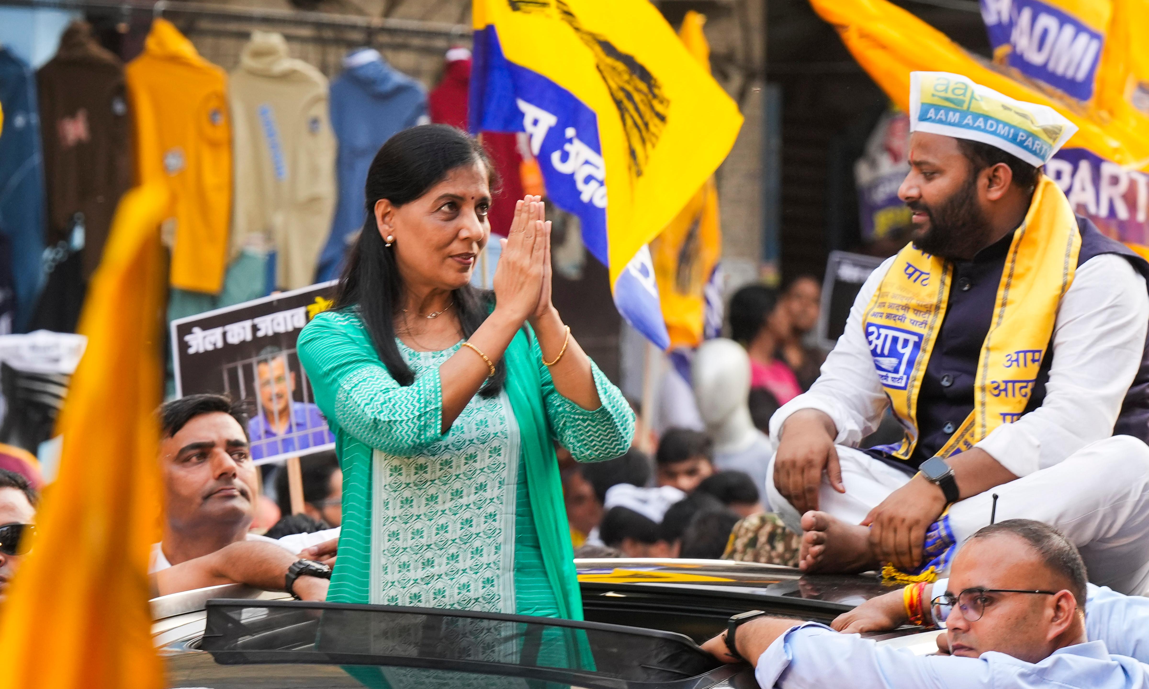 As Lok Sabha polls loom, Sunita Kejriwal hosts her first roadshow in Delhi