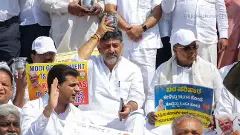 Drought relief: Karnataka CM holds dharna protesting Centres injustice