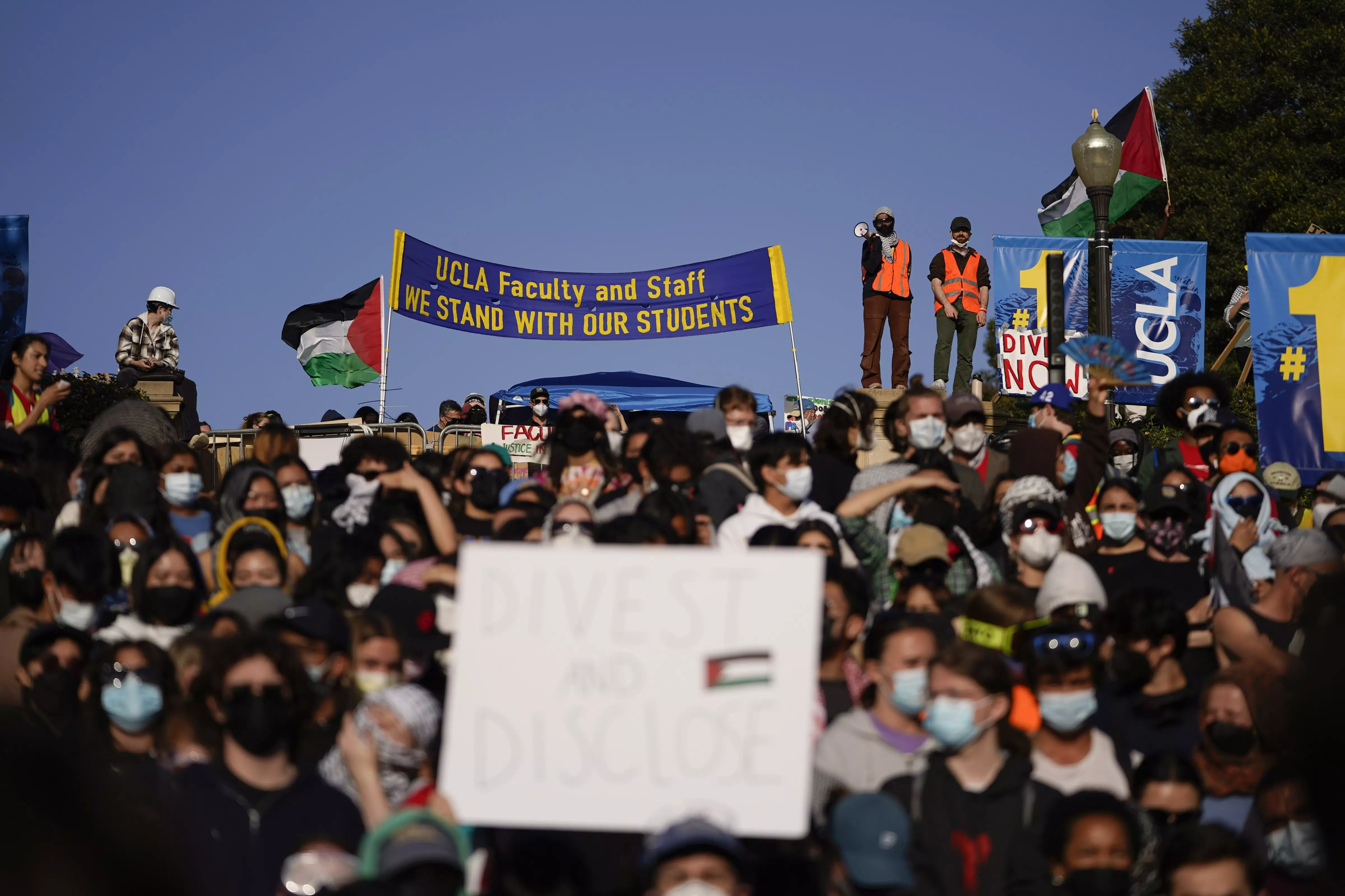 Hundreds of cops storm into UCLA campus, detain dozens of pro-Palestine protesters
