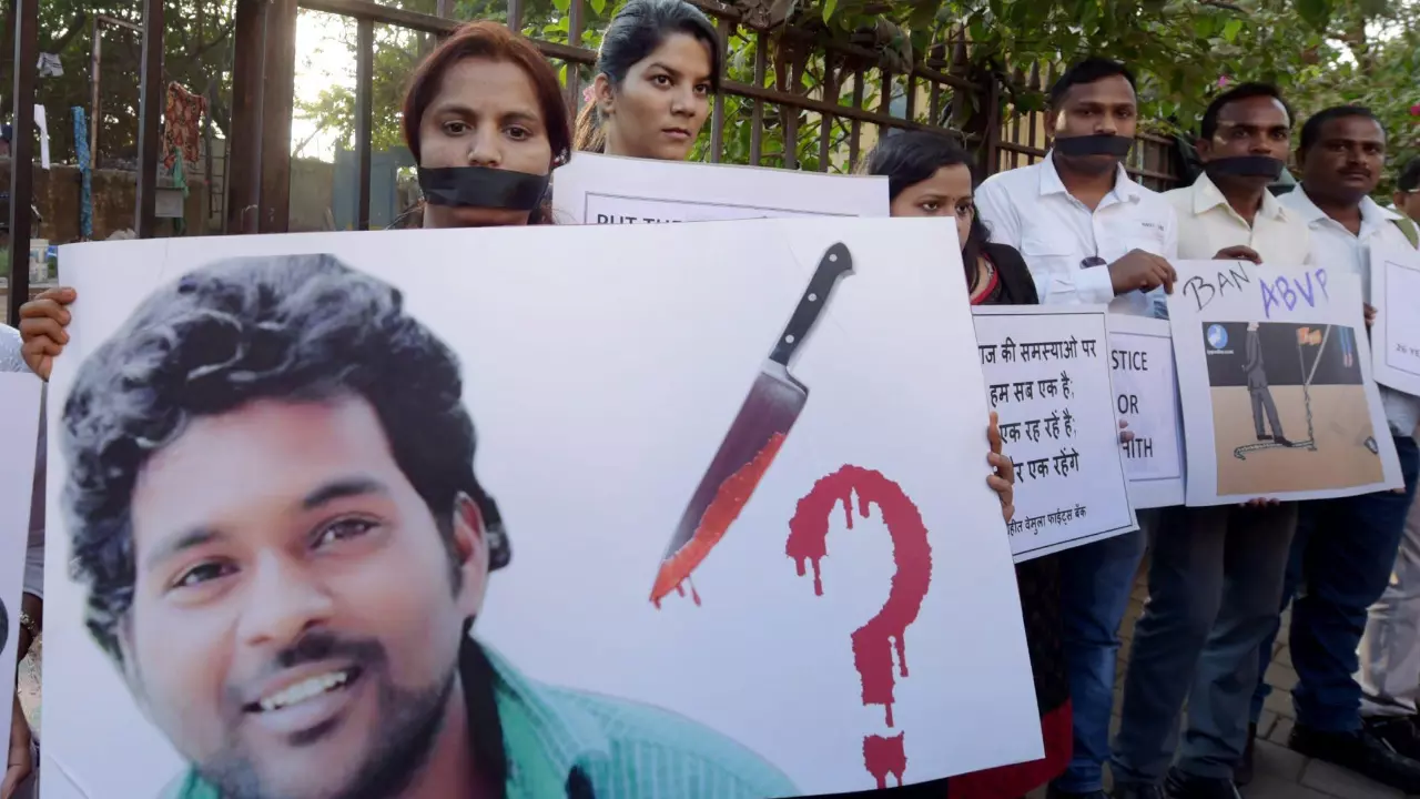 Asked team to draft Rohith Vemula law, Siddaramaiah writes to Rahul Gandhi