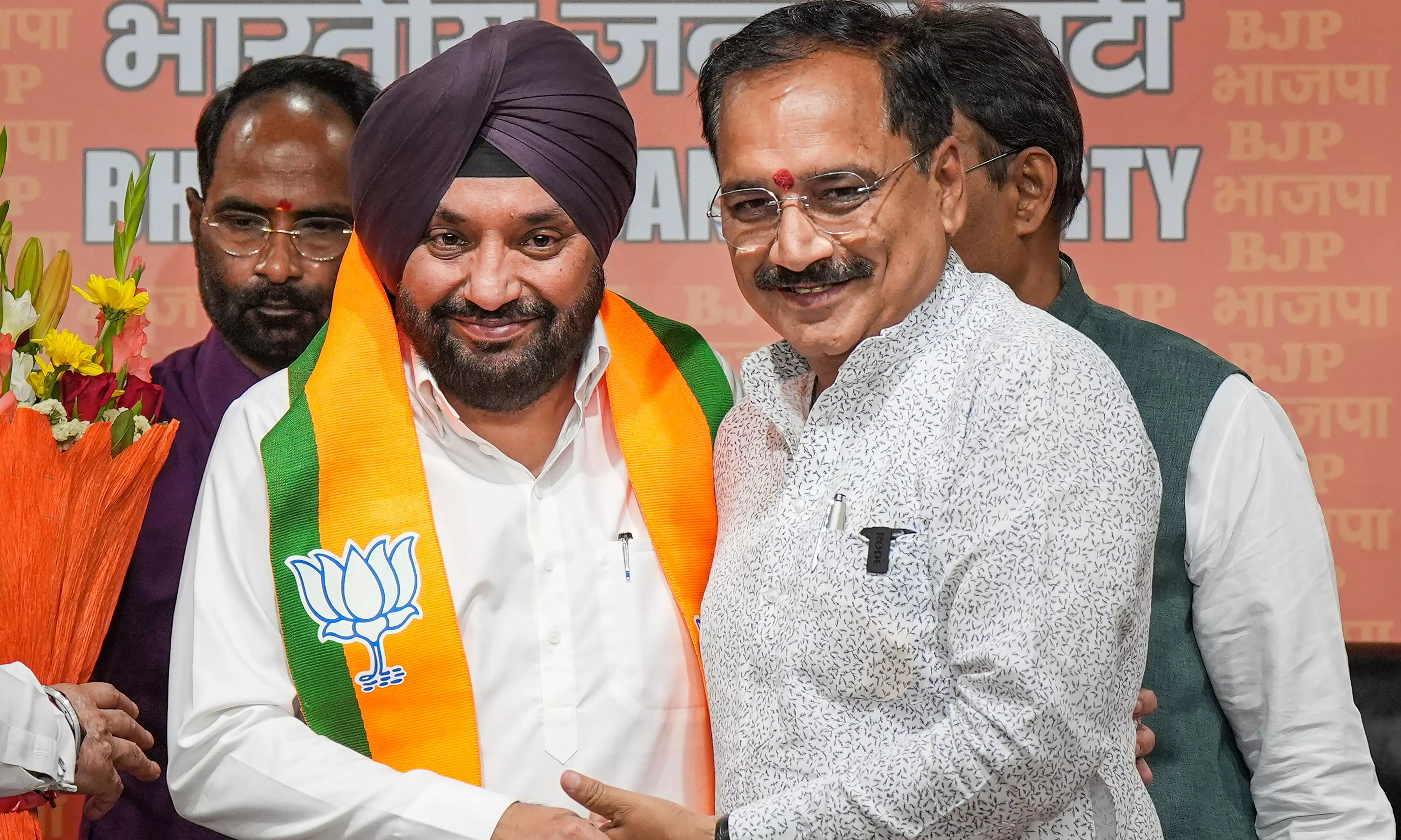 Arvinder Singh Lovely joins BJP after quitting as Delhi Congress chief