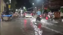 Parched Kolkata, districts receive welcome rain; 6 dead in South Bengal