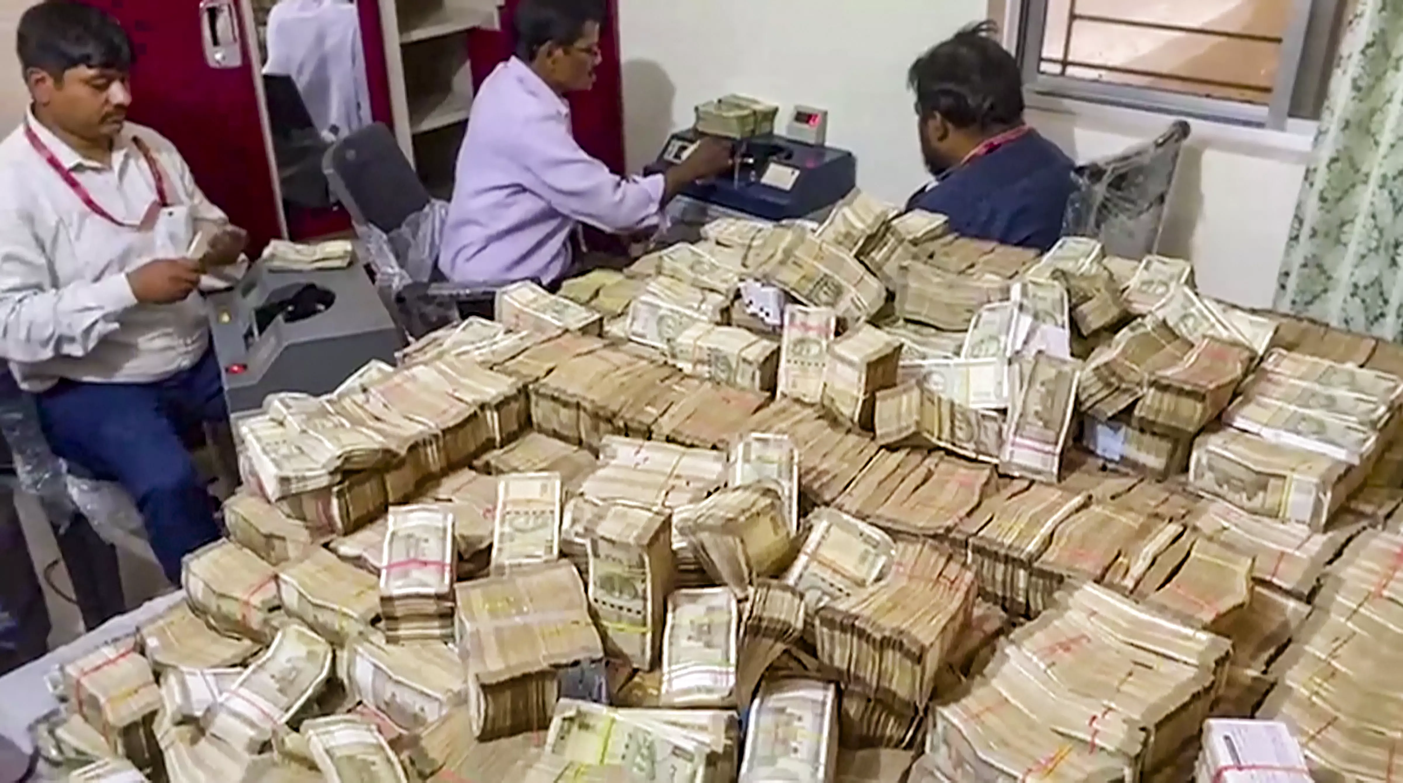 ED arrests Jharkhand ministers secy, latters domestic help after ₹35 crore cash haul