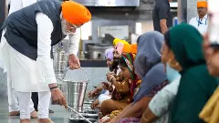 PM visits Takhat Sri Harimandir Ji Patna Sahib, serves langar