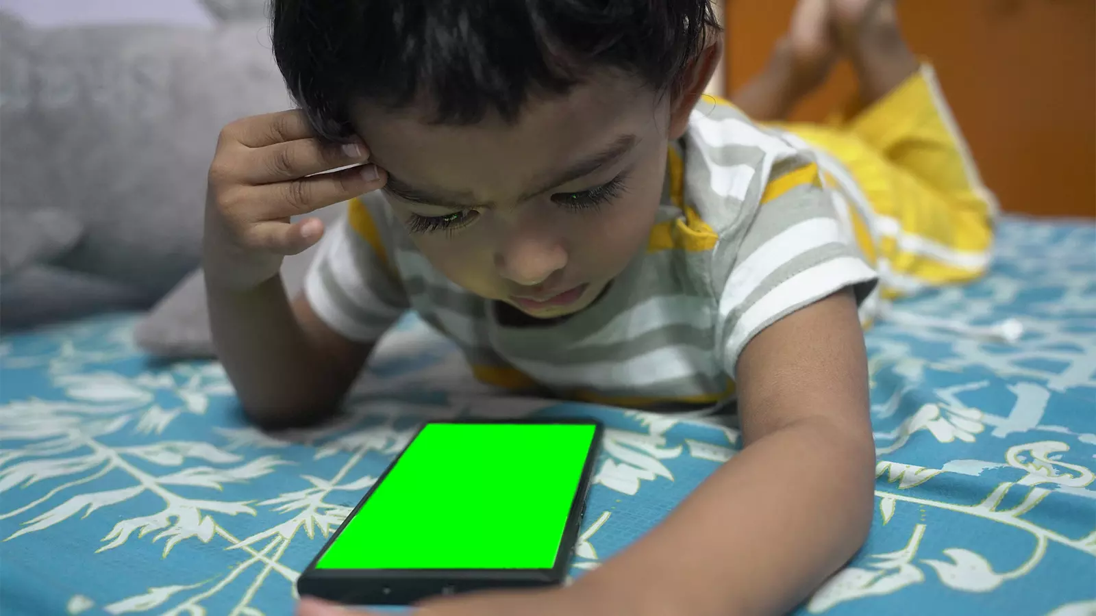 89% of Indian mothers worry about childrens screen time; VR headsets another concern: Report