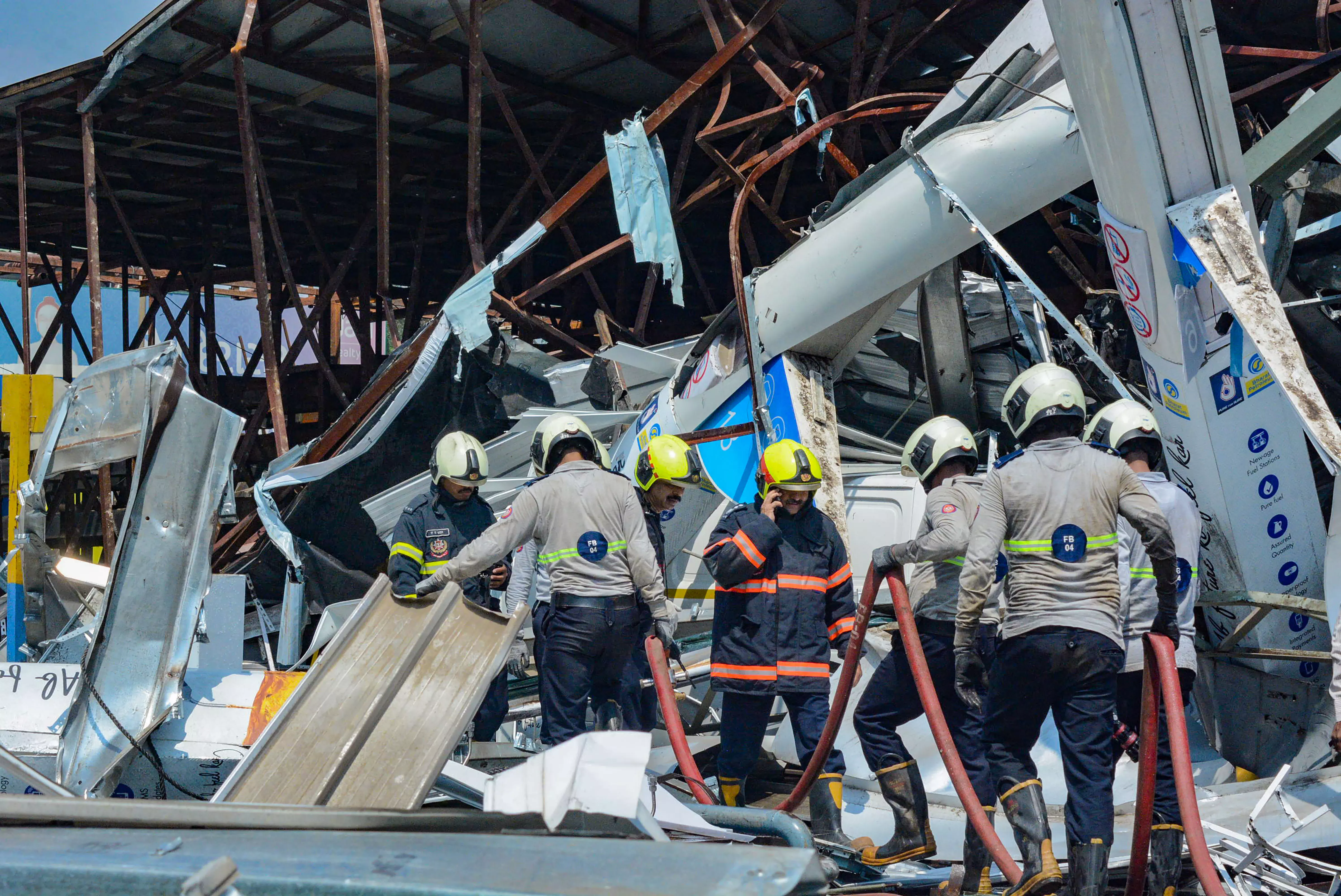 Mumbai hoarding collapse