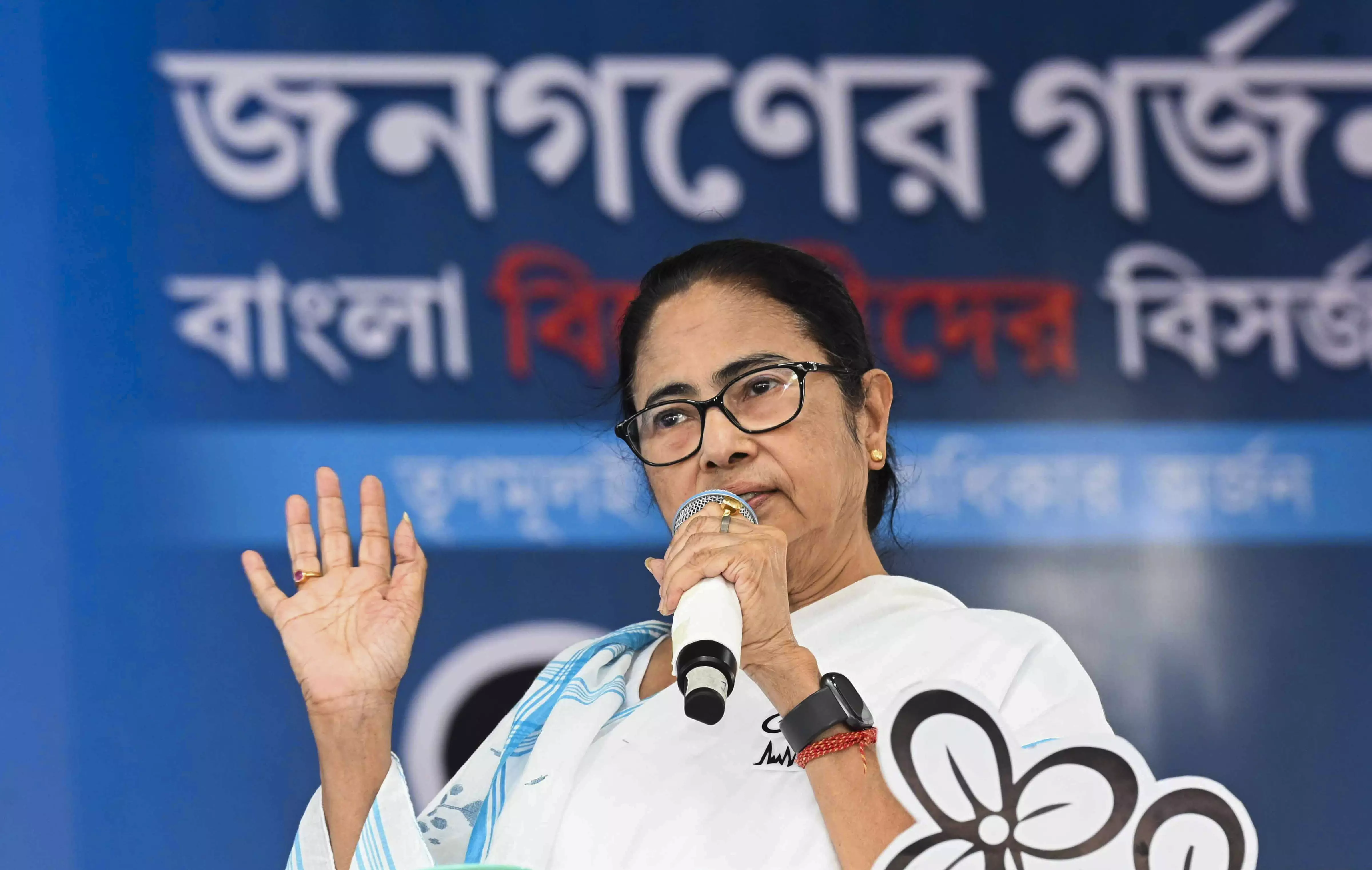 Bengal governor has no right to disallow oath-taking of MLAs: Mamata