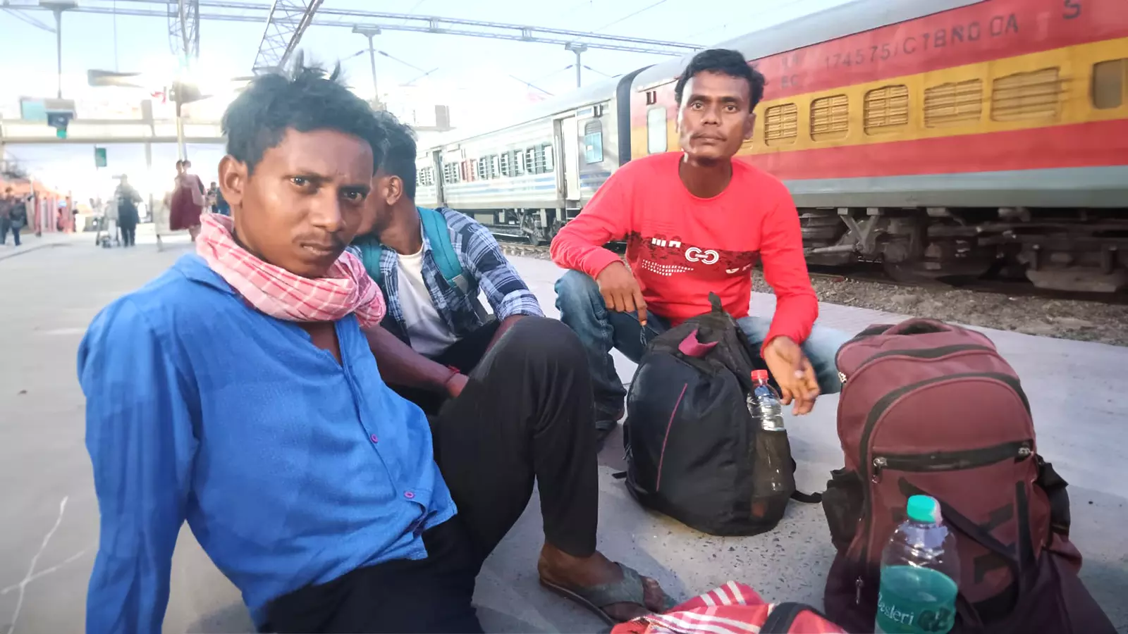 Bablu Manjhi (blue shirt) headed for Ludhiana in Punjab where he will work as a farm labourer.