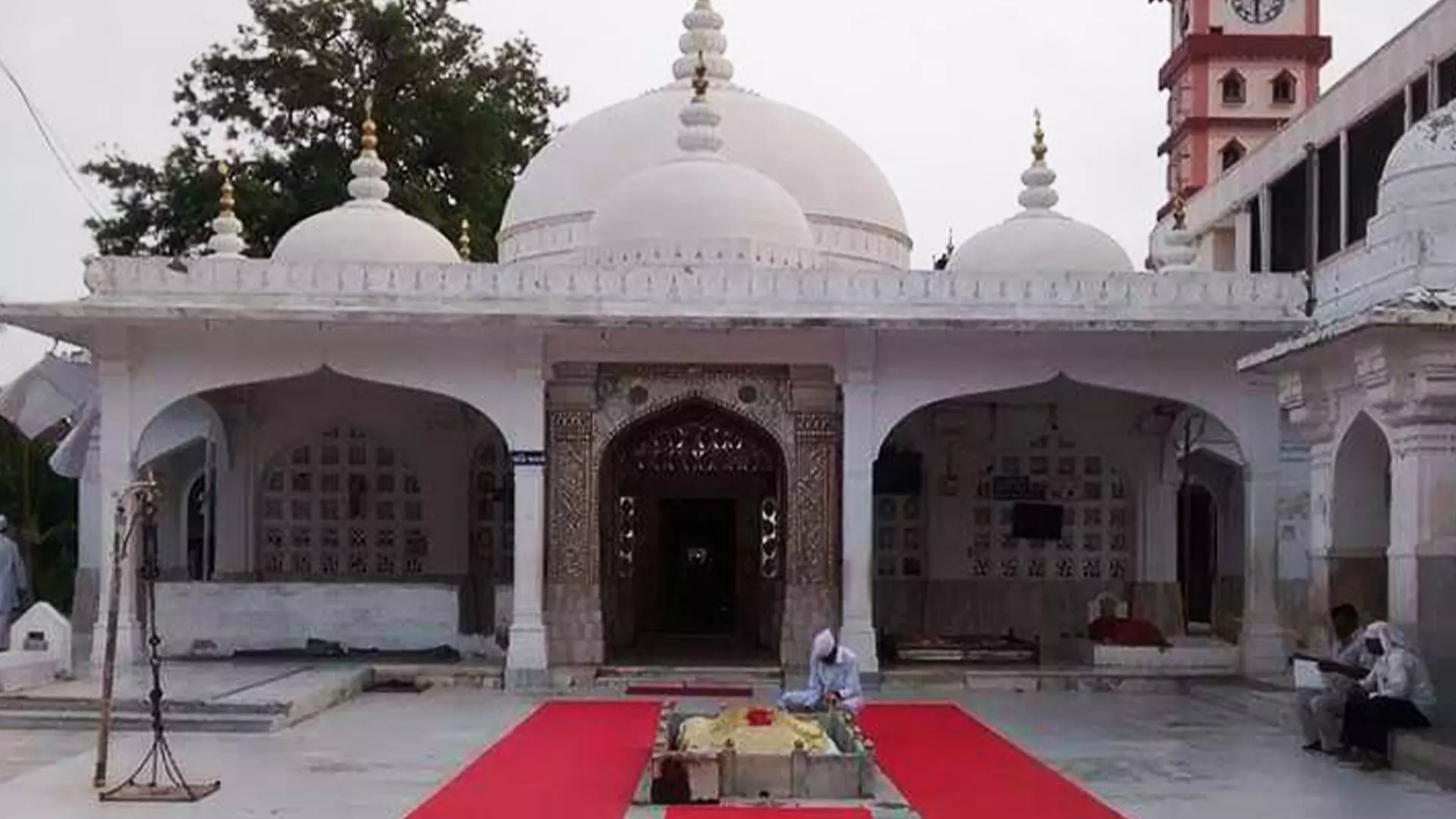 The Sufi shrine, or dargah, of Saint Imamshah Bawa dates back to 600 years and has been always revered the residents of Pirana and nearby areas cutting across religious divides.