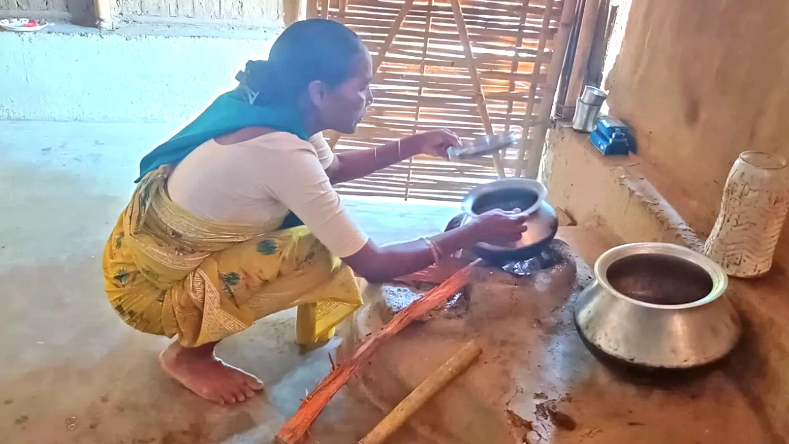 Nirmala Topno cooks her breakfast and lunch early in the morning. Photos: Maitreyee Boruah