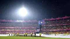 Ground staff, Rain, Covers