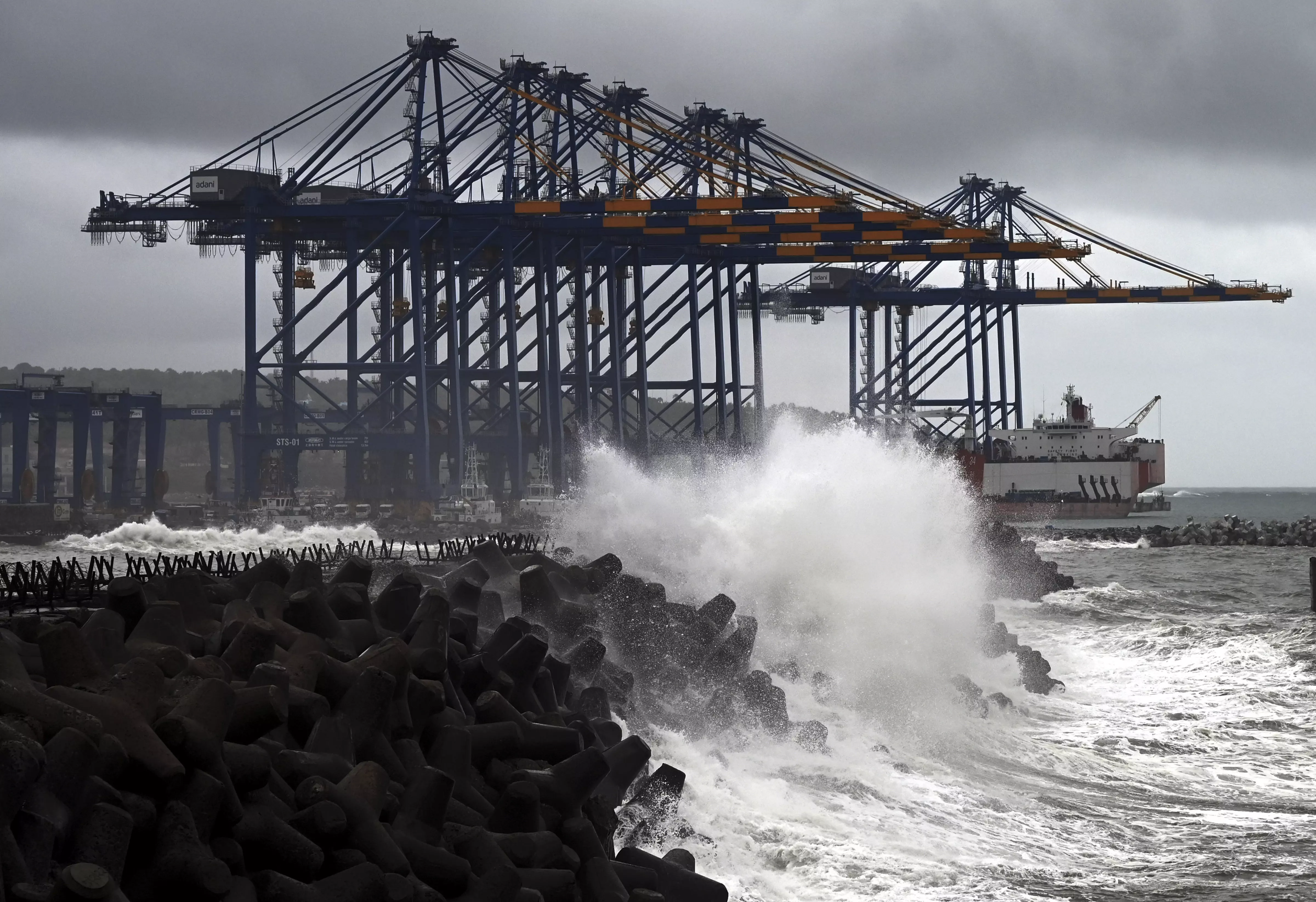 Incessant rains disrupt life in Kerala; 1 fisherman dies