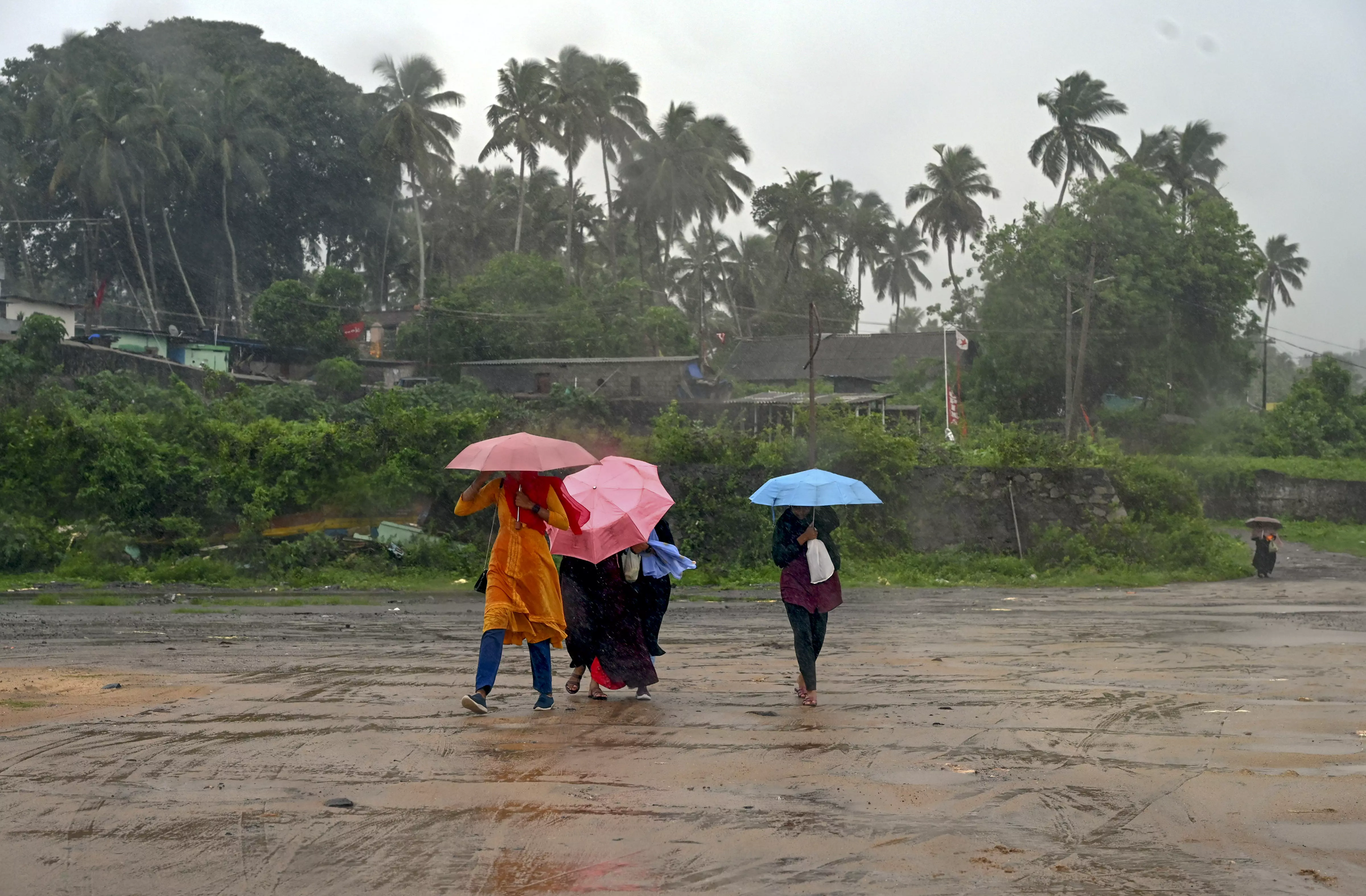 Incessant rains cripple Kerala; red alert issued in Kottayam, Ernakulam