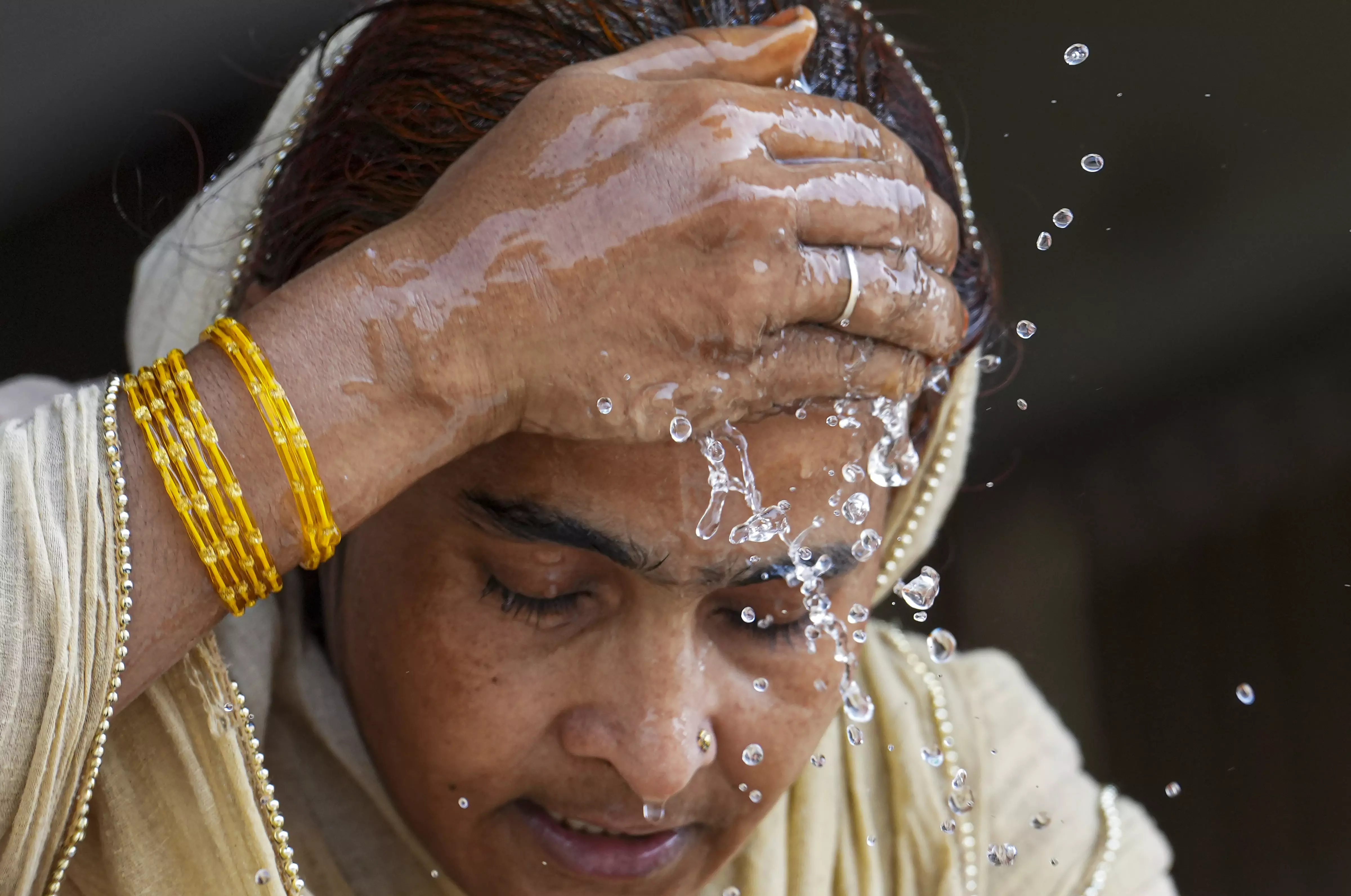 Delhi sees temperature surge to 44.7 deg C, five notches above normal