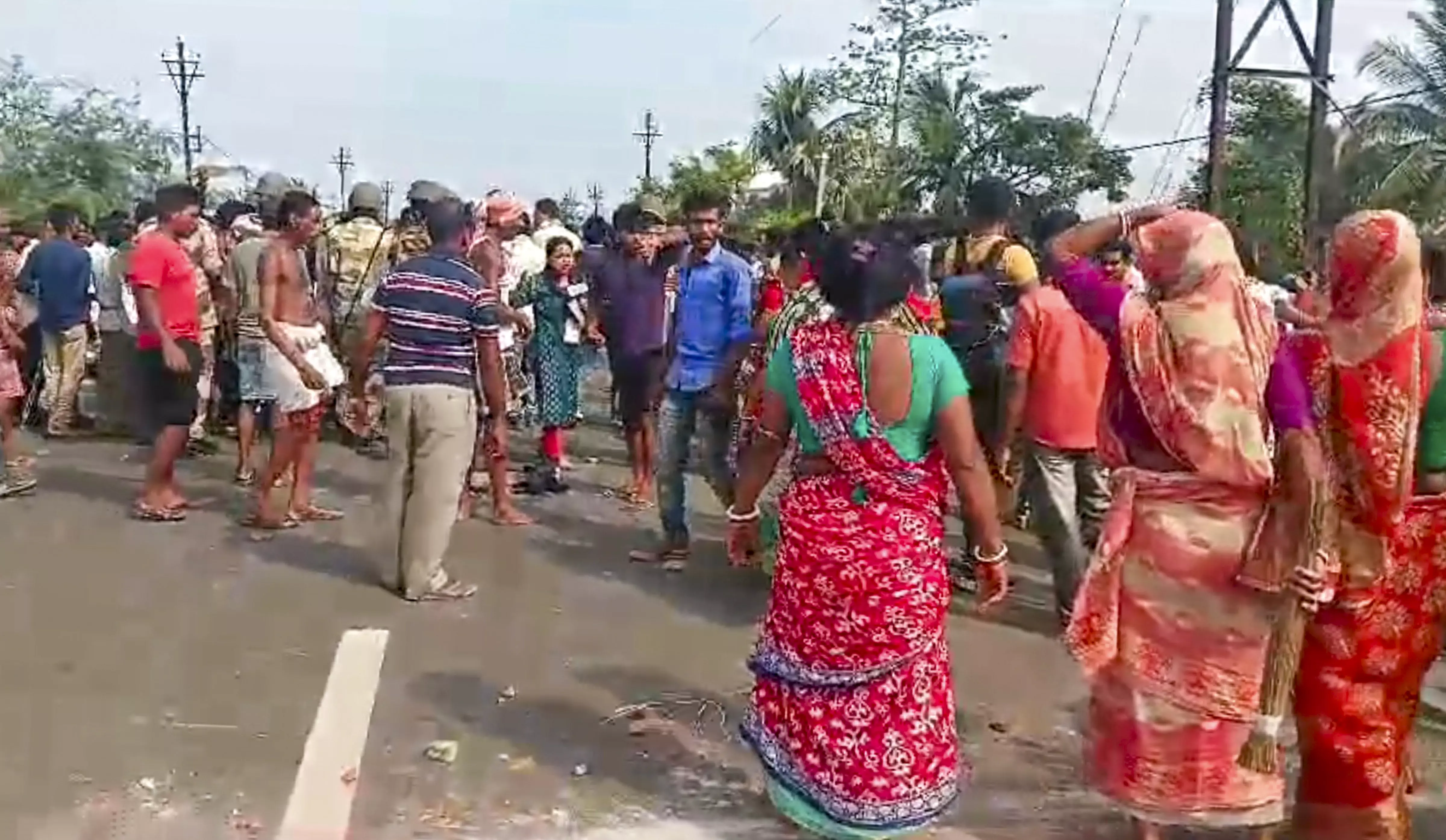 Bengal: Women scuffle with cops as violence erupts in Sandeshkhali again