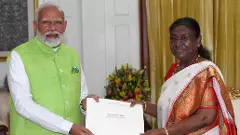 Modi meets President, tenders his resignation