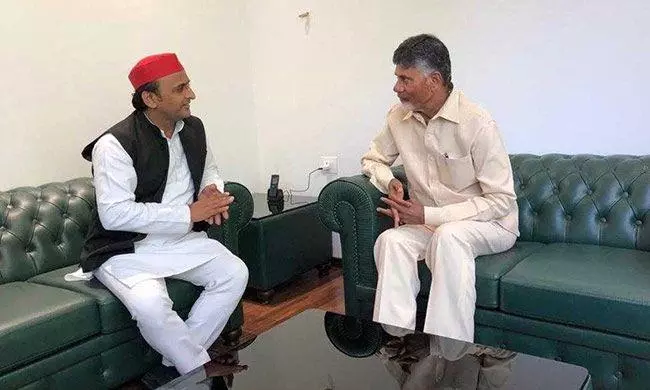 Akhilesh meeting Naidu? INC Keralas tweet creates a flutter