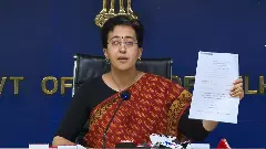 Delhi: Protest outside Atishi’s residence over Rs 1000 honorarium for women