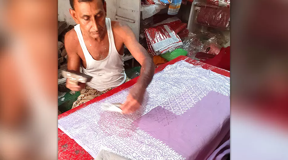 Mohammed Riyazuddin, the master craftsman who weaves chaapa saris.