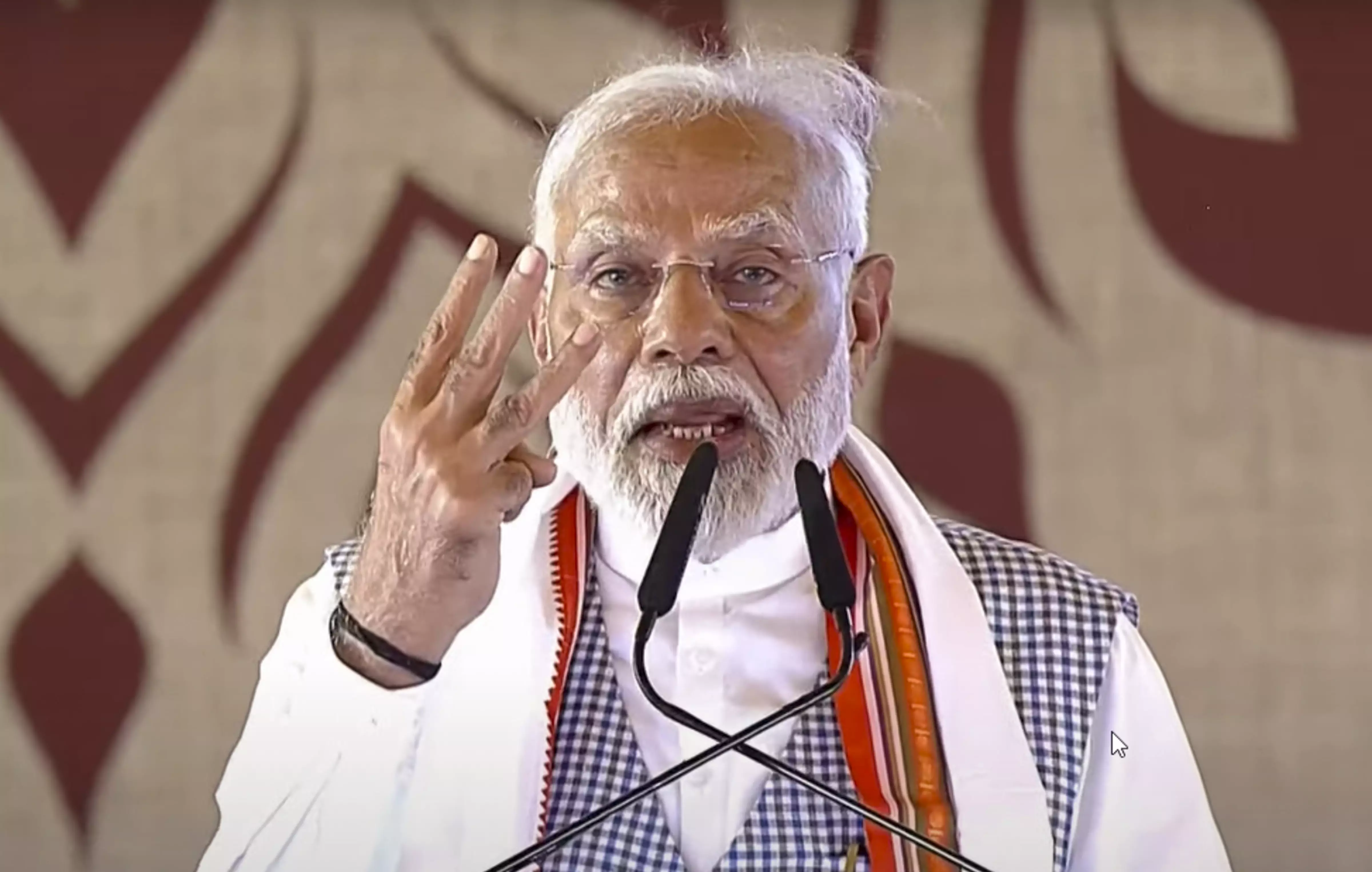 Unprecedented mandate has created history: Modi in Varanasi