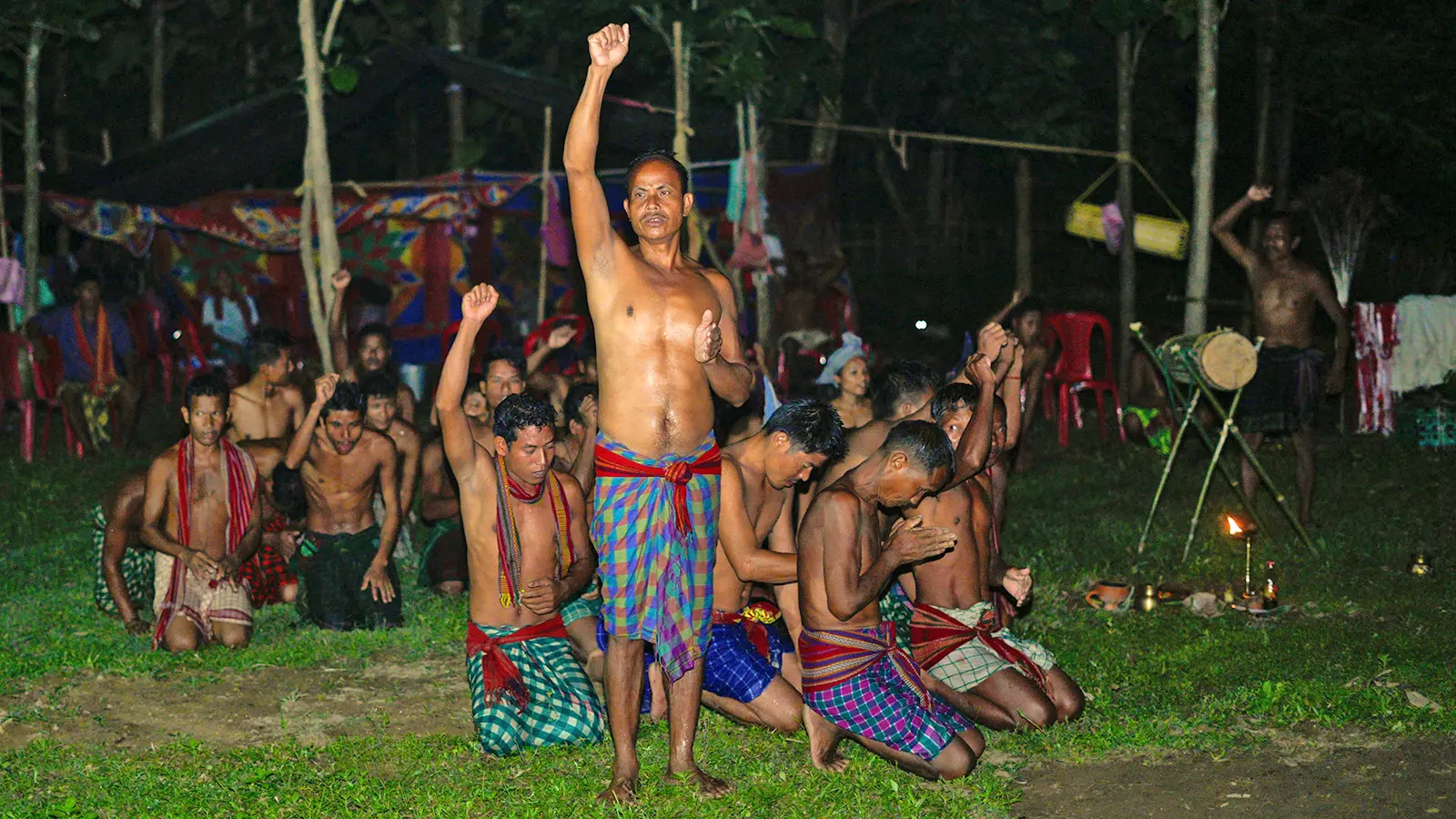 The Baibra offer prayers to their deities before proceeding to perform ‘Dhawa’ (a symbolic war against evil powers).