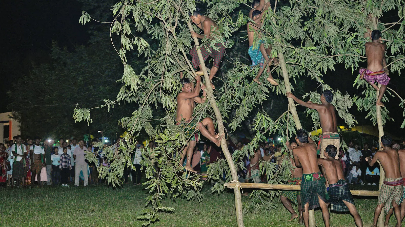 The male Baibra perform ‘Dhawa’ (a symbolic war against evil powers).