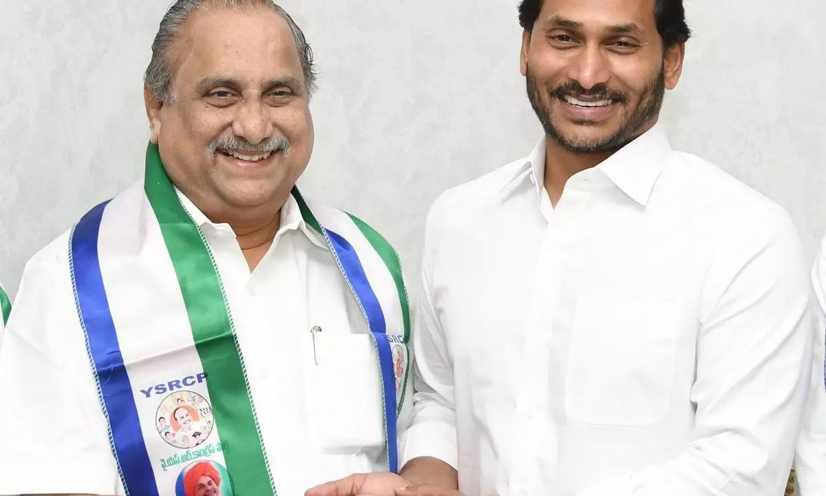 YSRCPs Padmanabham changes name; honours pledge after Pawan Kalyan wins poll