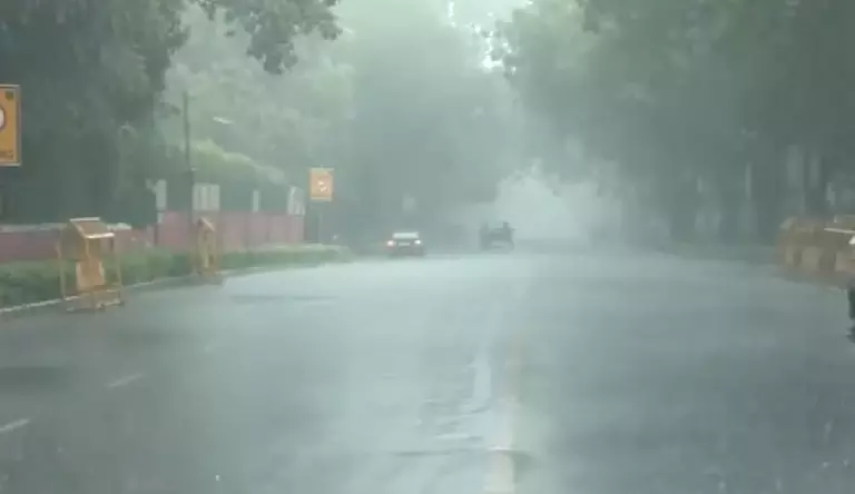Heavy rain in Delhi brings respite from heat