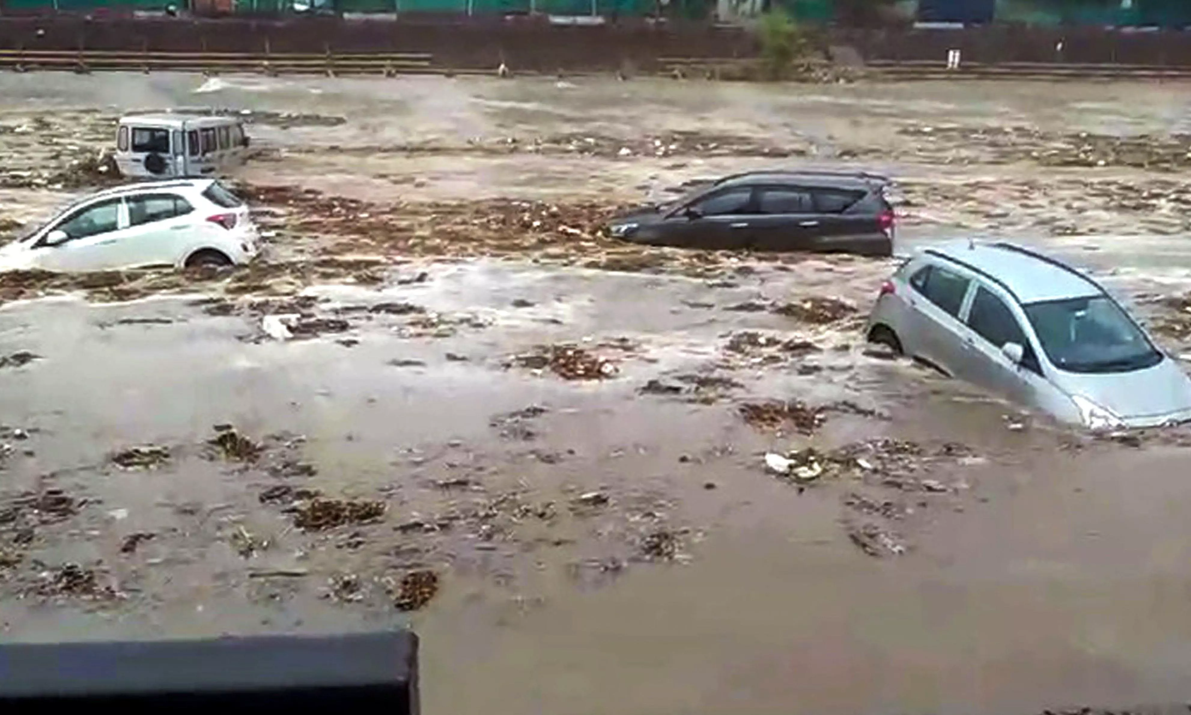 Uttarakhand: Heavy rain lashes Haridwar, cars swept away in Sukhi river